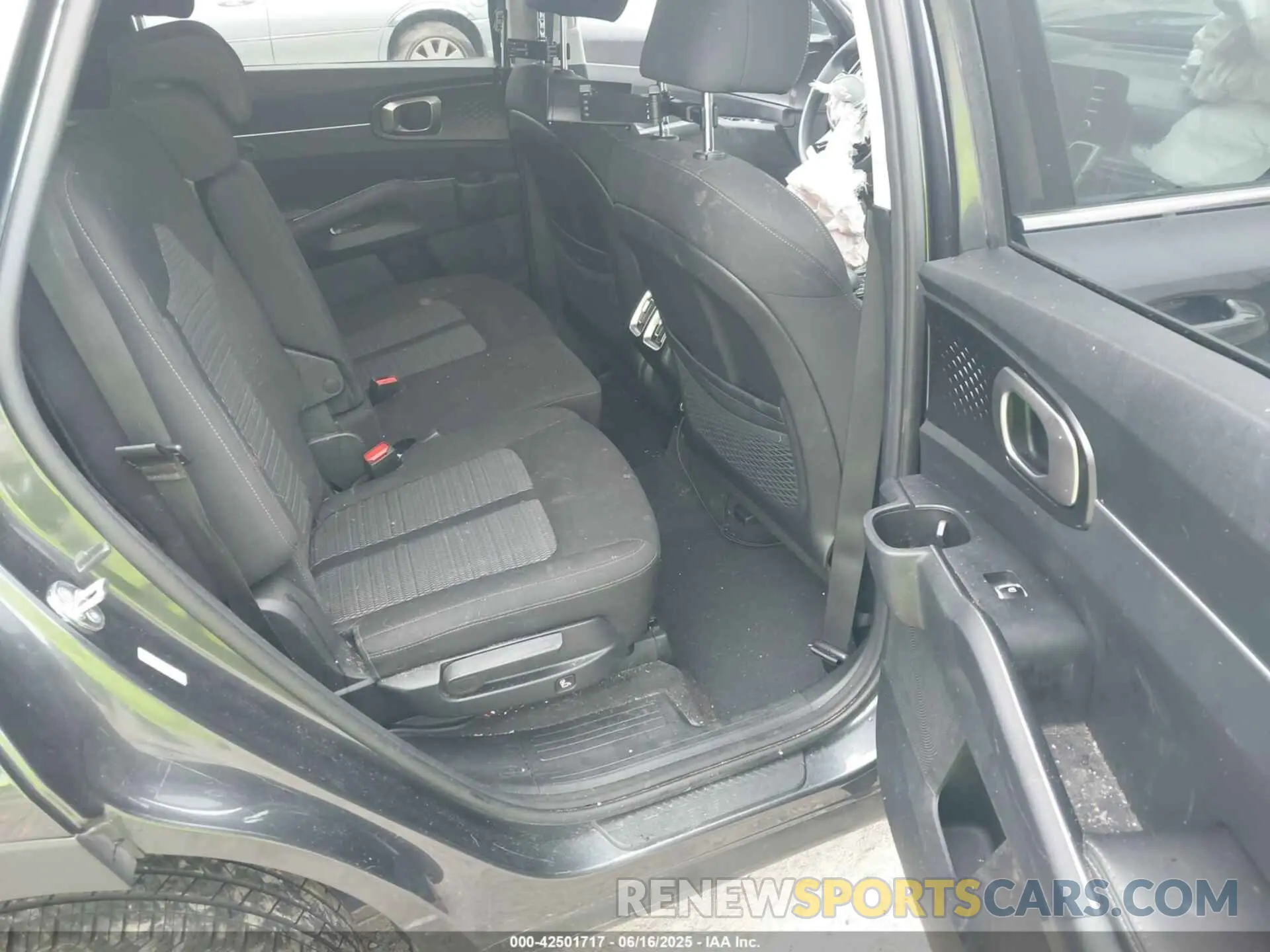 8 Фотография поврежденного автомобиля 5XYRG4LCXPG228639 KIA SORENTO 2023