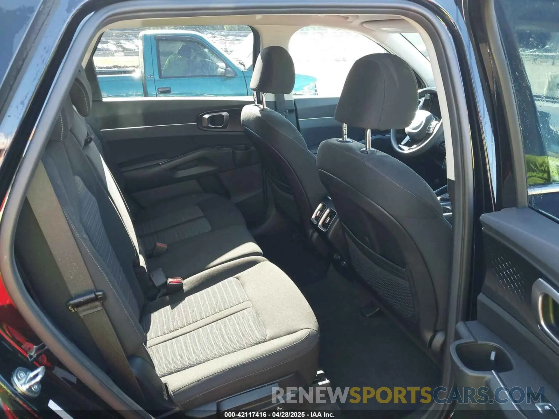 8 Фотография поврежденного автомобиля 5XYRGDLC3PG209429 KIA SORENTO 2023