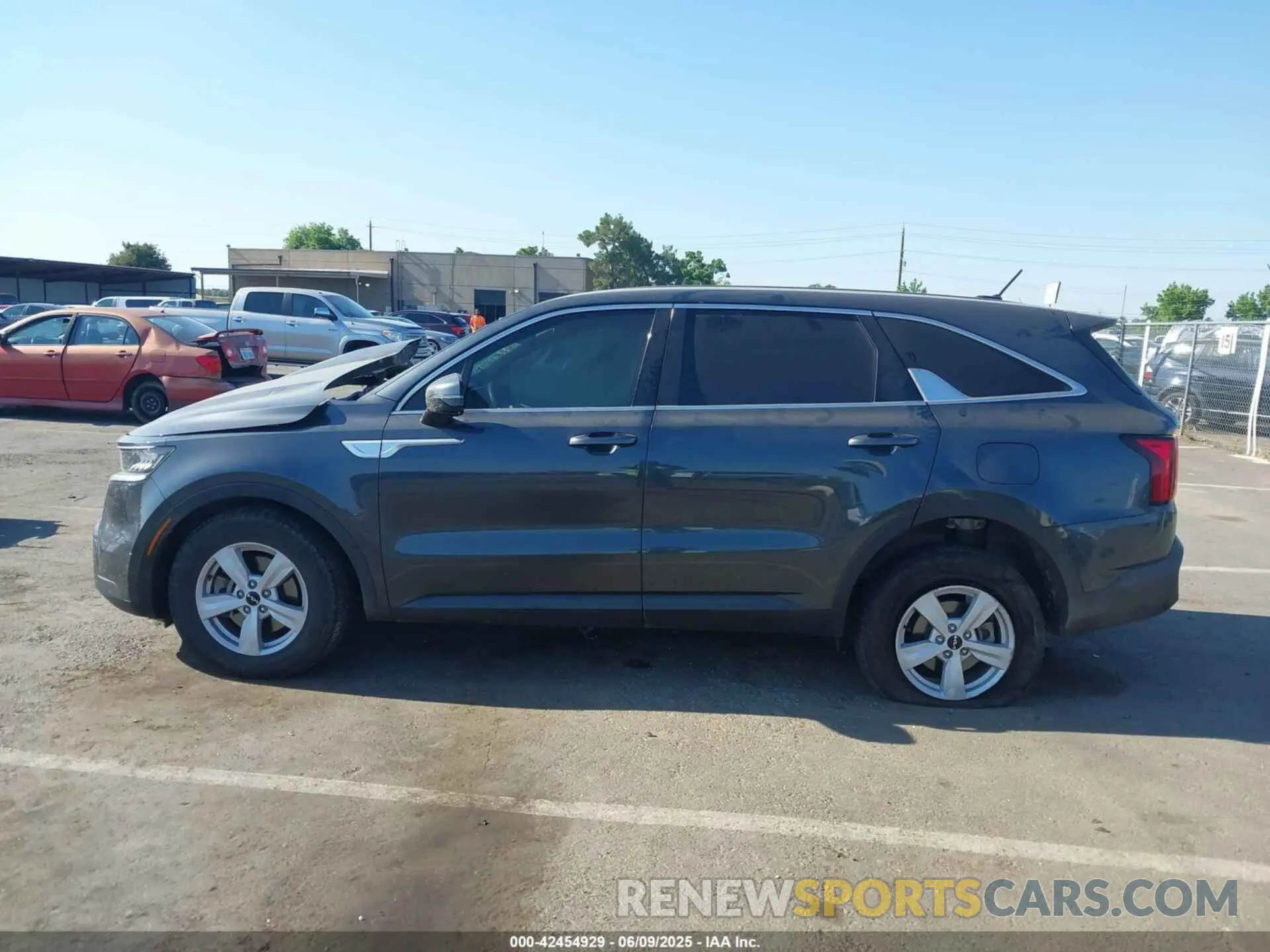 14 Photograph of a damaged car 5XYRGDLC8PG207918 KIA SORENTO 2023