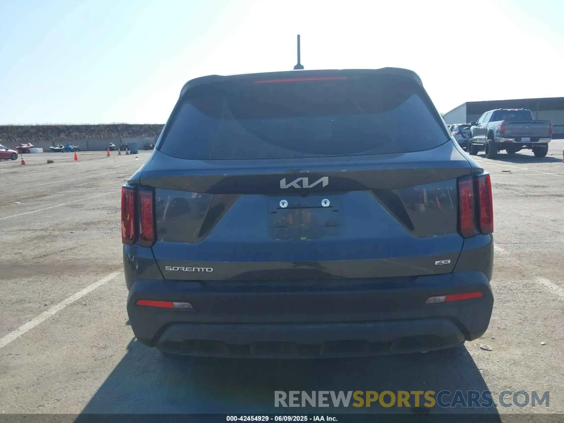 16 Photograph of a damaged car 5XYRGDLC8PG207918 KIA SORENTO 2023