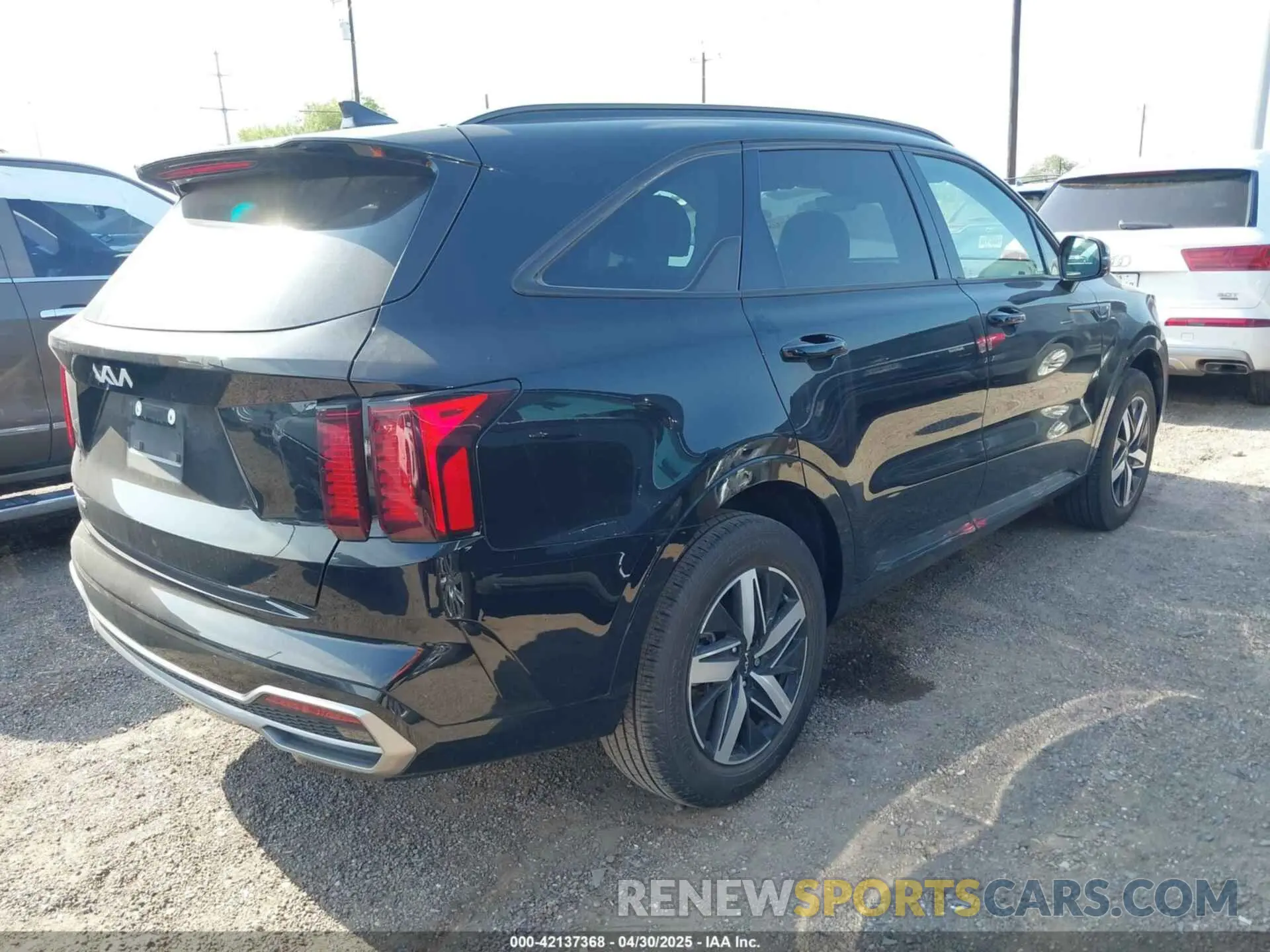 4 Photograph of a damaged car 5XYRH4LF7PG238231 KIA SORENTO 2023