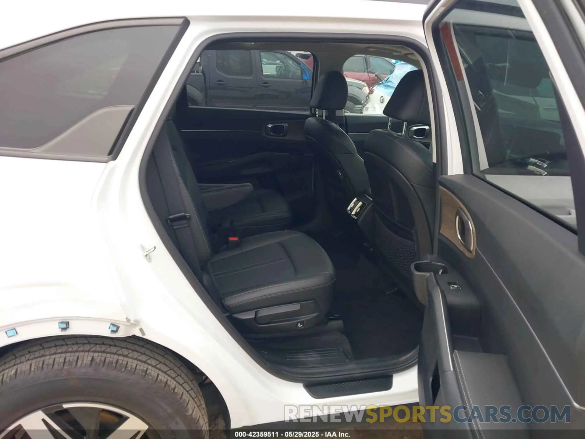8 Фотография поврежденного автомобиля 5XYRH4LF9PG199867 KIA SORENTO 2023