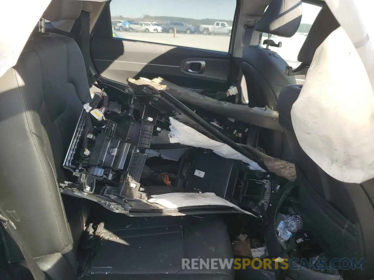 10 Photograph of a damaged car 5XYRH4LFXPG180681 KIA SORENTO 2023