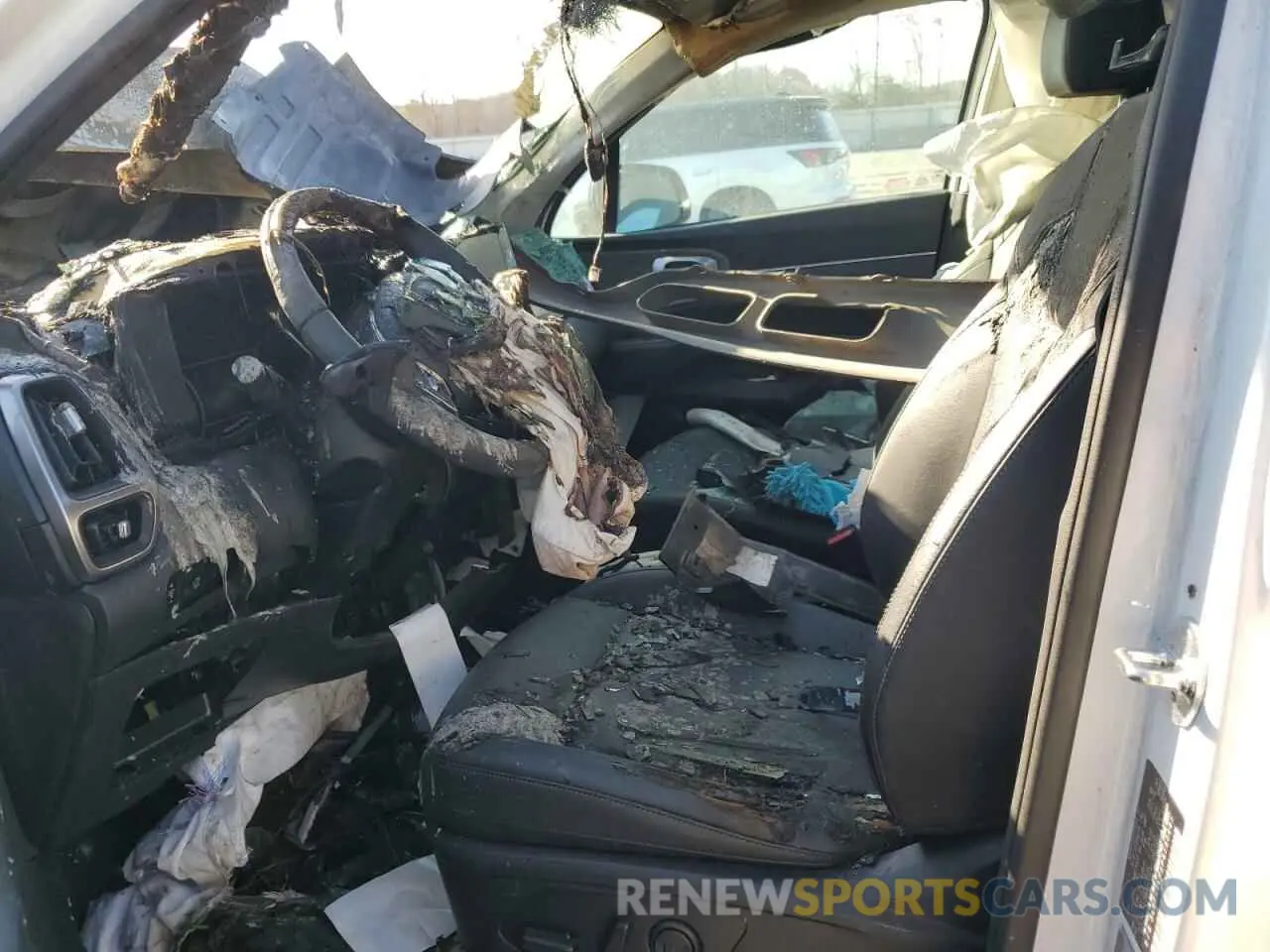 7 Photograph of a damaged car 5XYRH4LFXPG180681 KIA SORENTO 2023