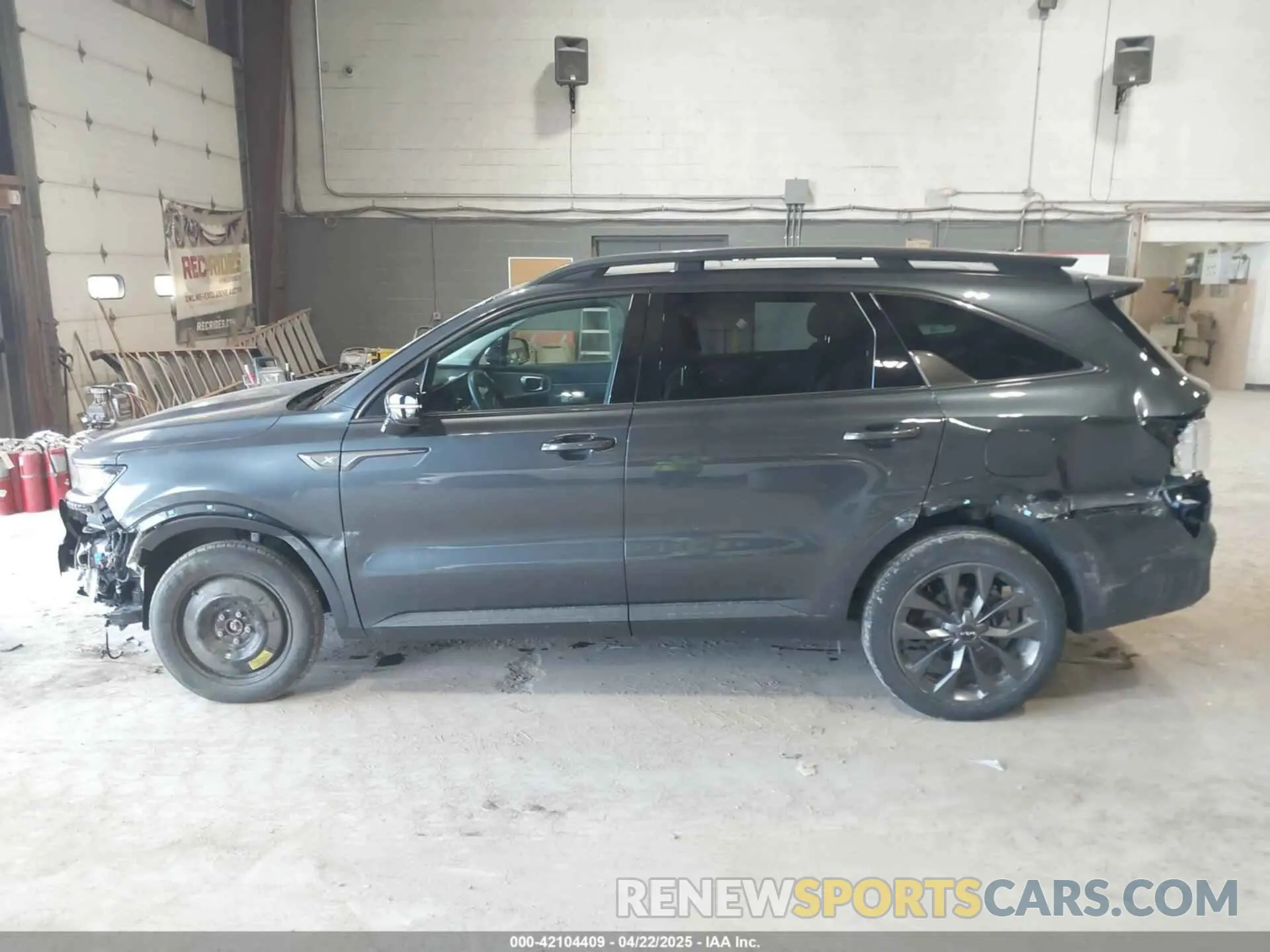 14 Photograph of a damaged car 5XYRHDLF2PG209333 KIA SORENTO 2023