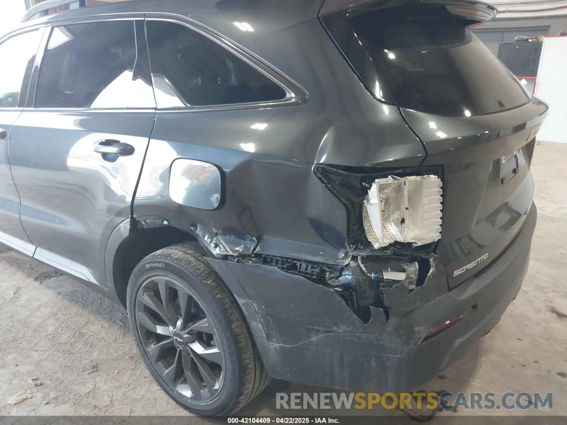 17 Photograph of a damaged car 5XYRHDLF2PG209333 KIA SORENTO 2023