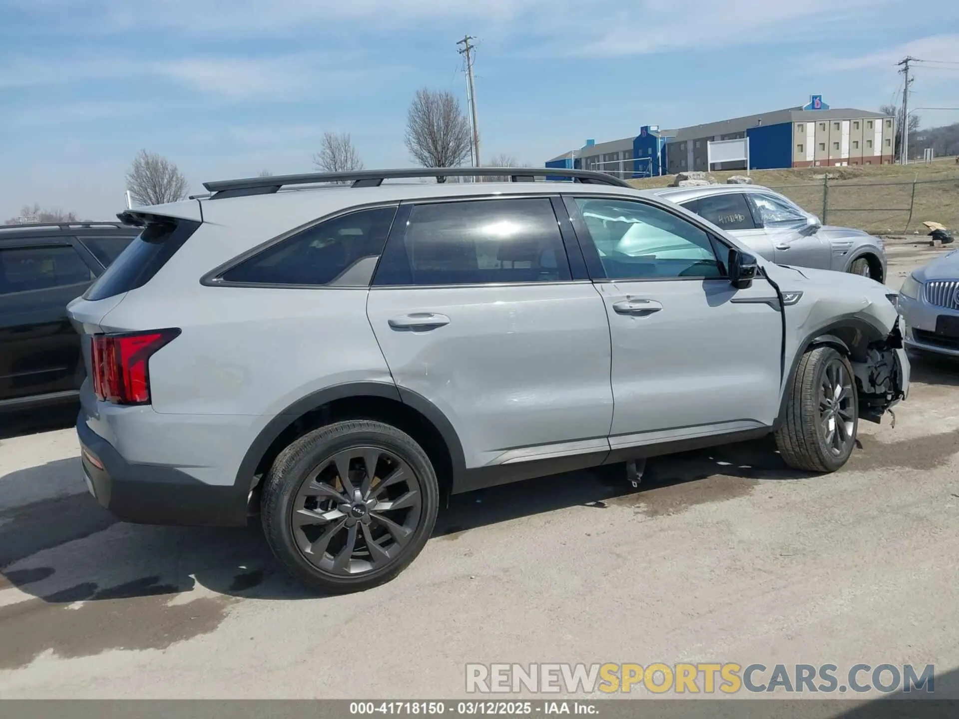 14 Photograph of a damaged car 5XYRHDLF3PG190064 KIA SORENTO 2023
