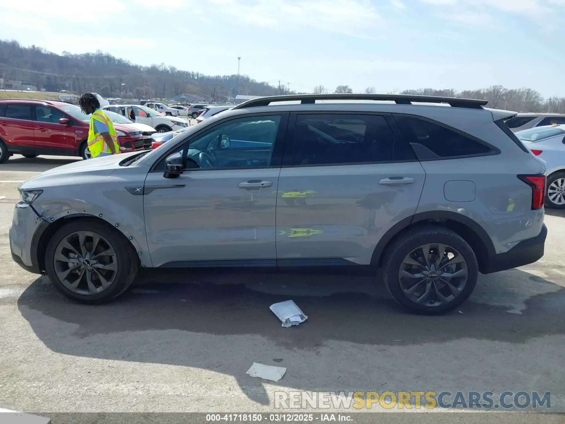 15 Photograph of a damaged car 5XYRHDLF3PG190064 KIA SORENTO 2023