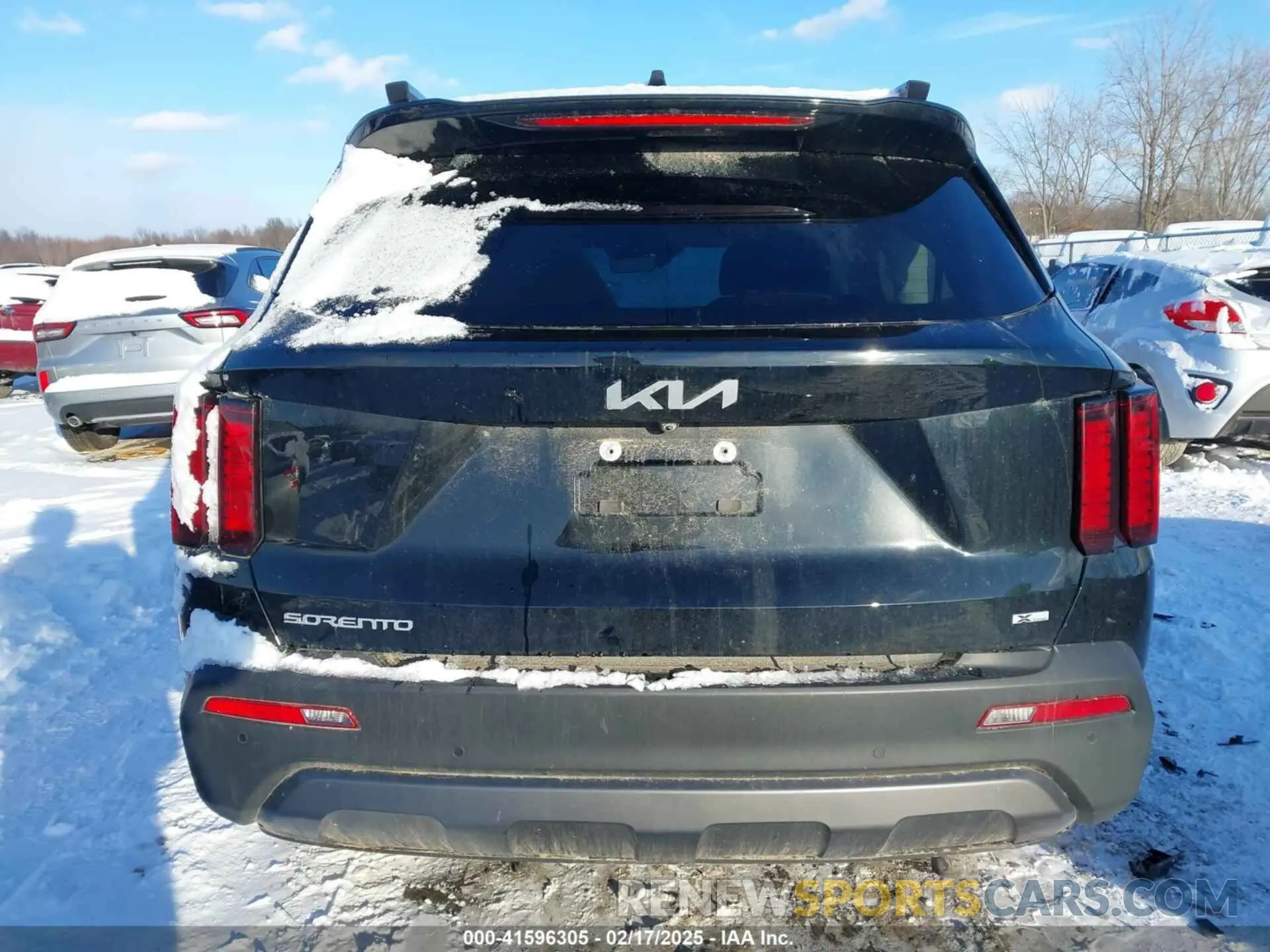 17 Photograph of a damaged car 5XYRHDLF5PG245517 KIA SORENTO 2023