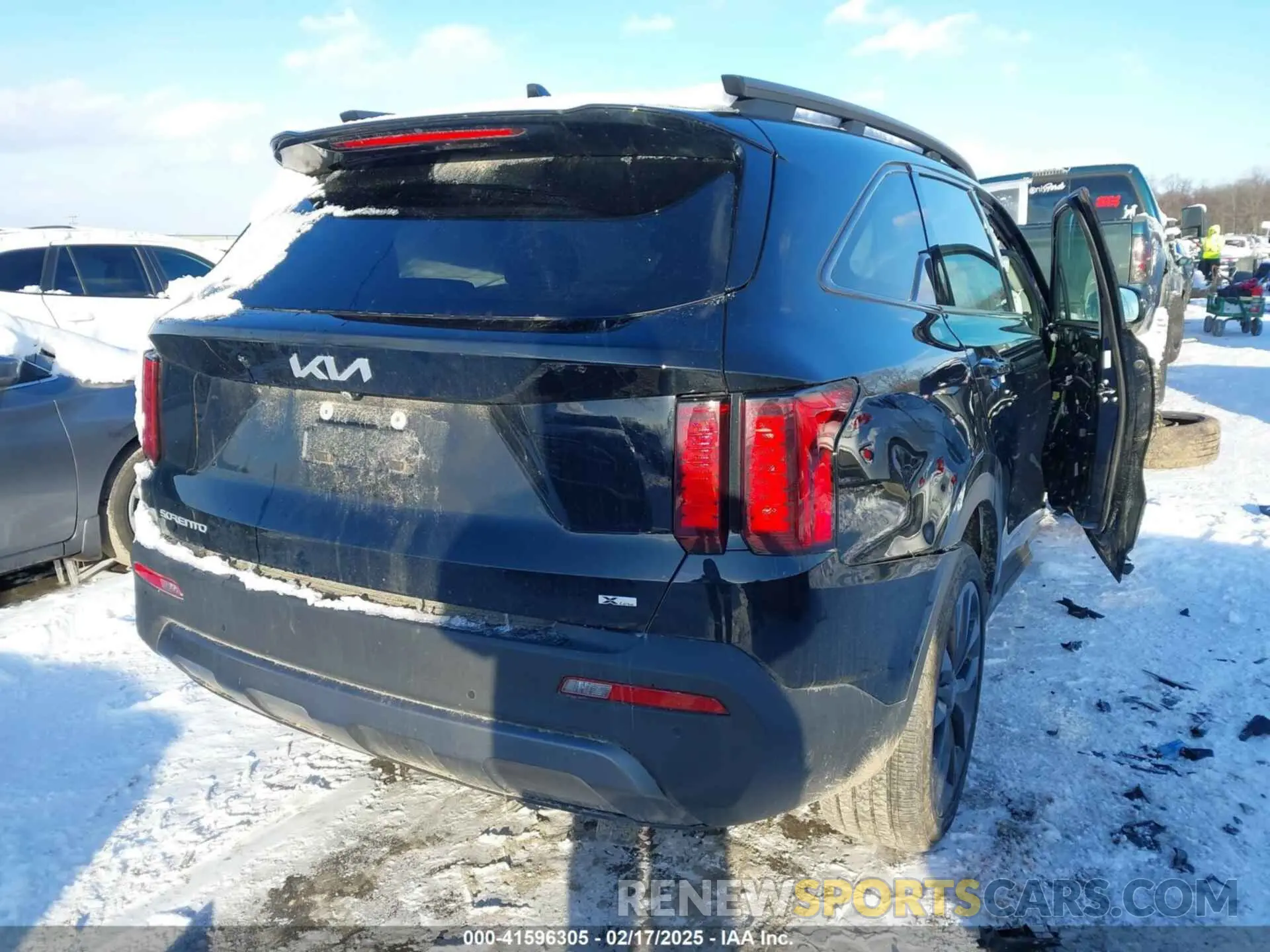 4 Photograph of a damaged car 5XYRHDLF5PG245517 KIA SORENTO 2023