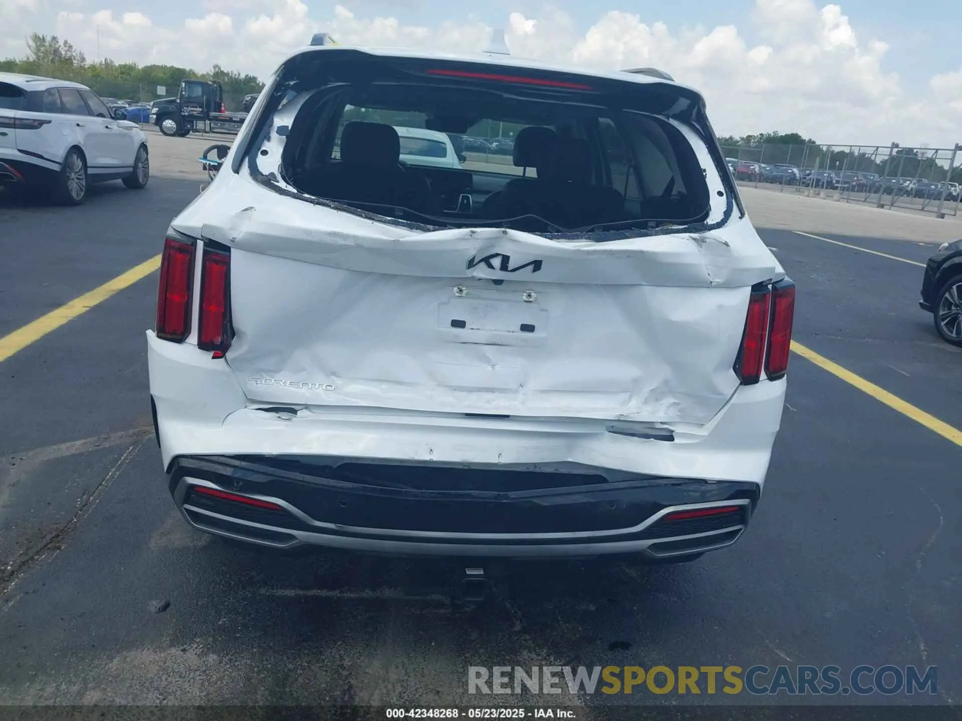 16 Photograph of a damaged car 5XYRK4LF4PG163487 KIA SORENTO 2023