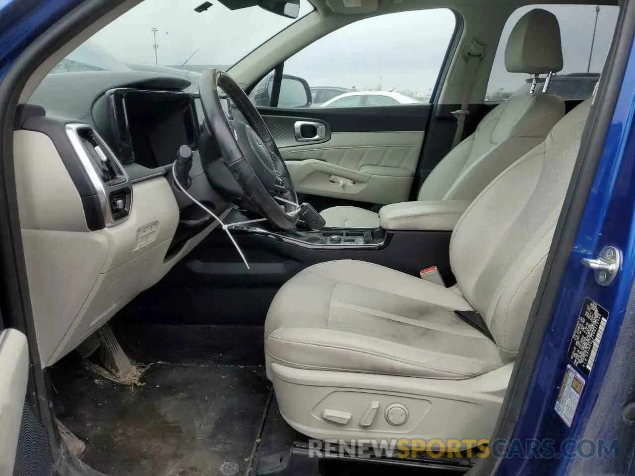 7 Photograph of a damaged car 5XYRK4LF7PG172345 KIA SORENTO 2023