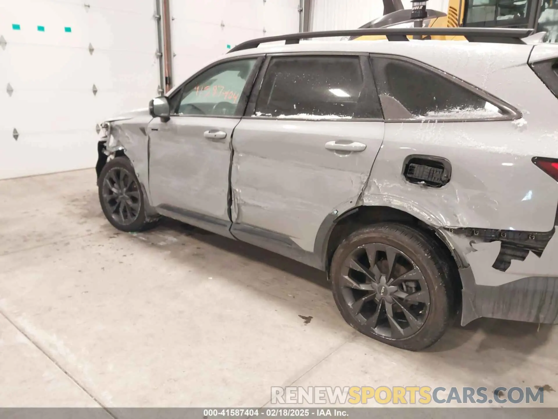 12 Photograph of a damaged car 5XYRKDLF0PG189570 KIA SORENTO 2023