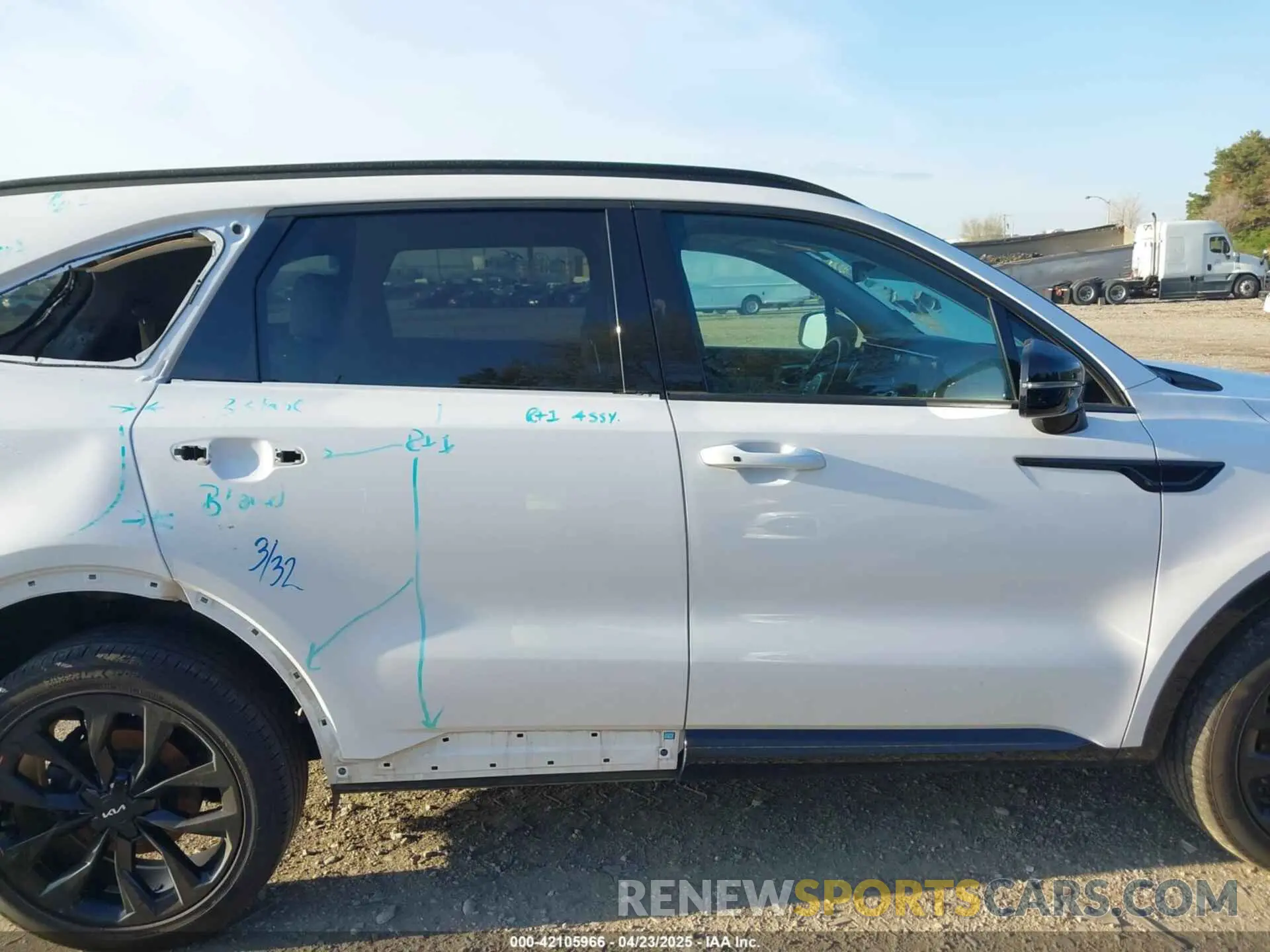 13 Фотография поврежденного автомобиля 5XYRKDLF1PG202133 KIA SORENTO 2023