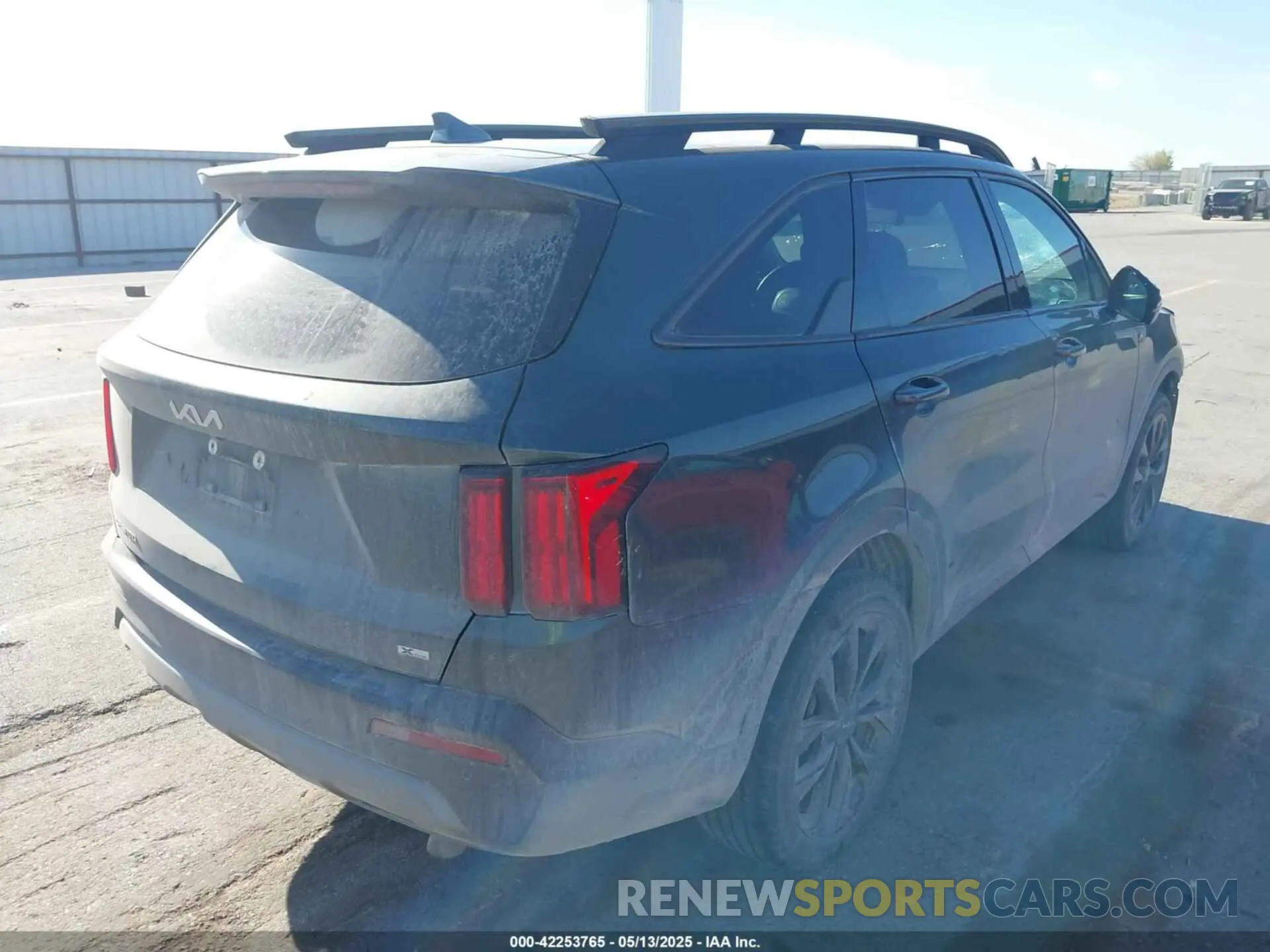 4 Photograph of a damaged car 5XYRKDLF3PG170608 KIA SORENTO 2023