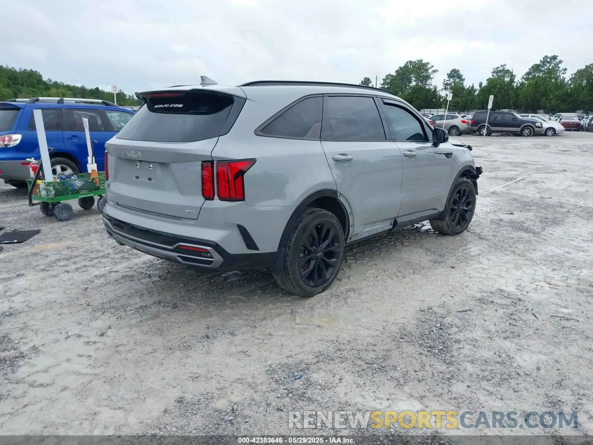 4 Photograph of a damaged car 5XYRKDLF7PG209670 KIA SORENTO 2023