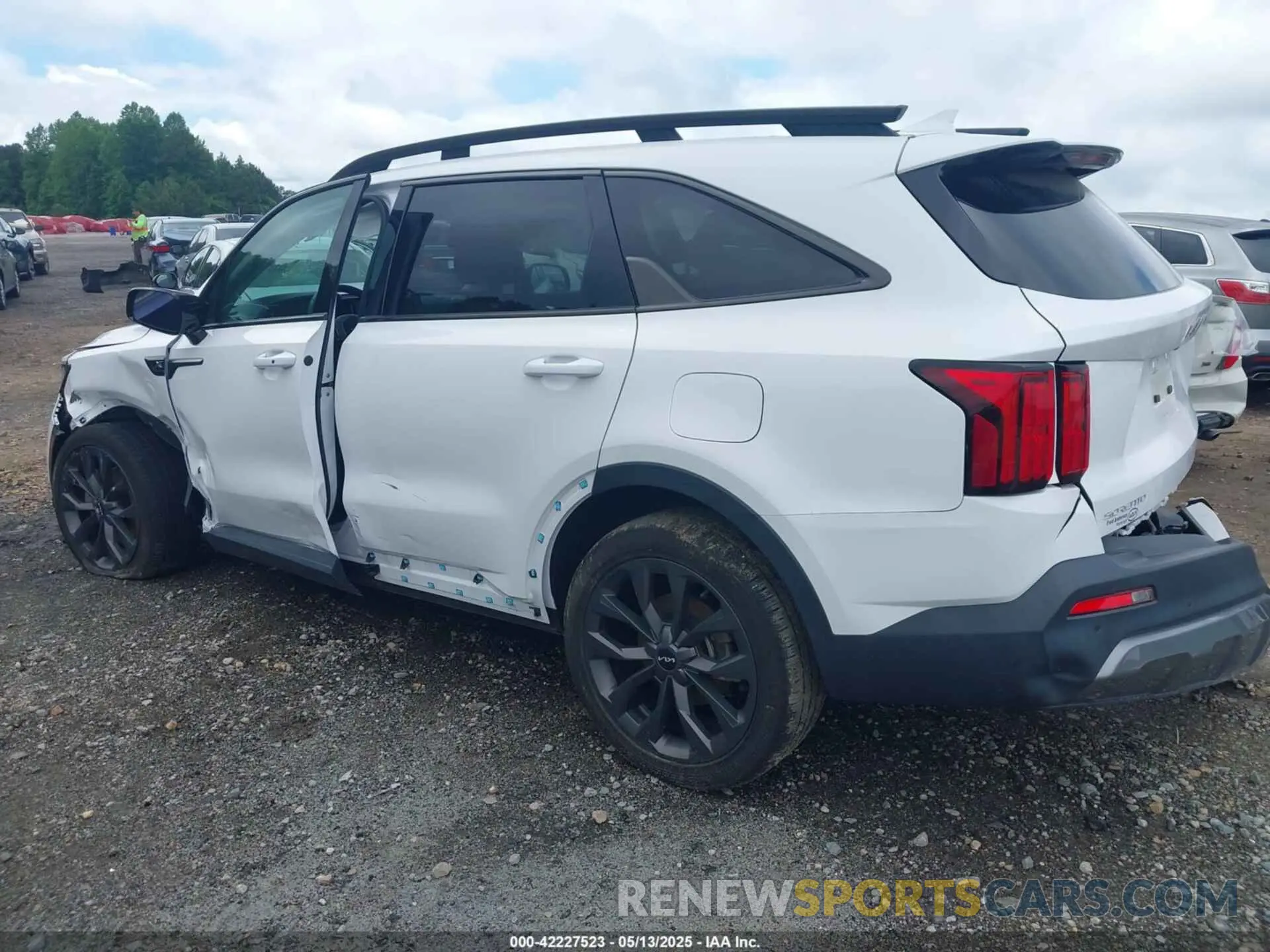 3 Photograph of a damaged car 5XYRKDLF7PG229269 KIA SORENTO 2023
