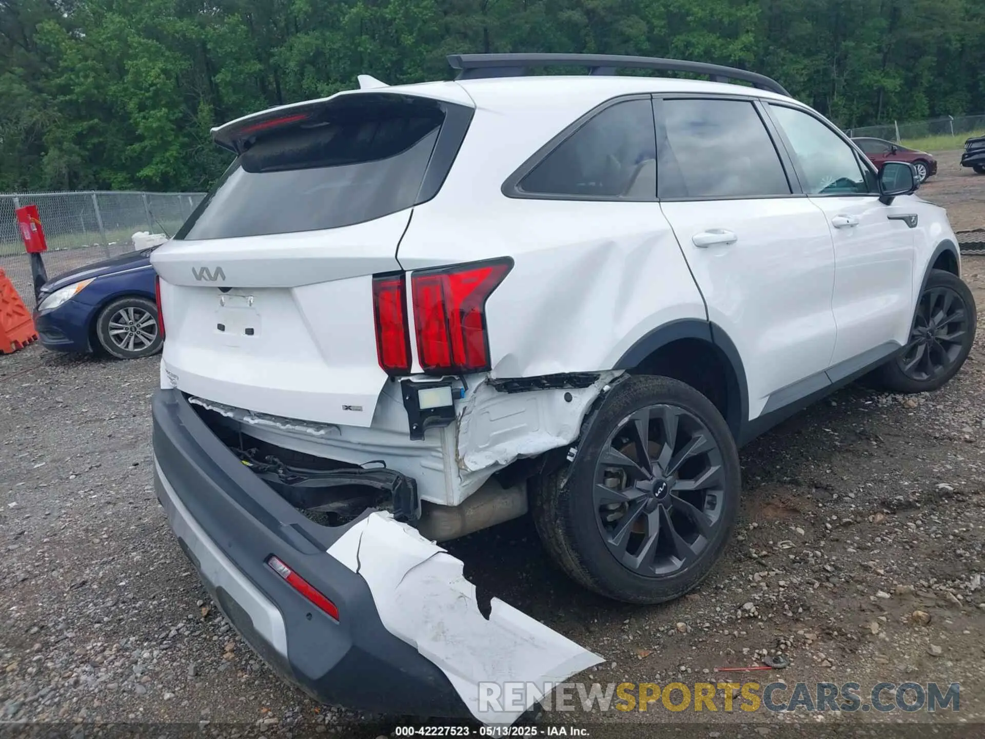 4 Photograph of a damaged car 5XYRKDLF7PG229269 KIA SORENTO 2023