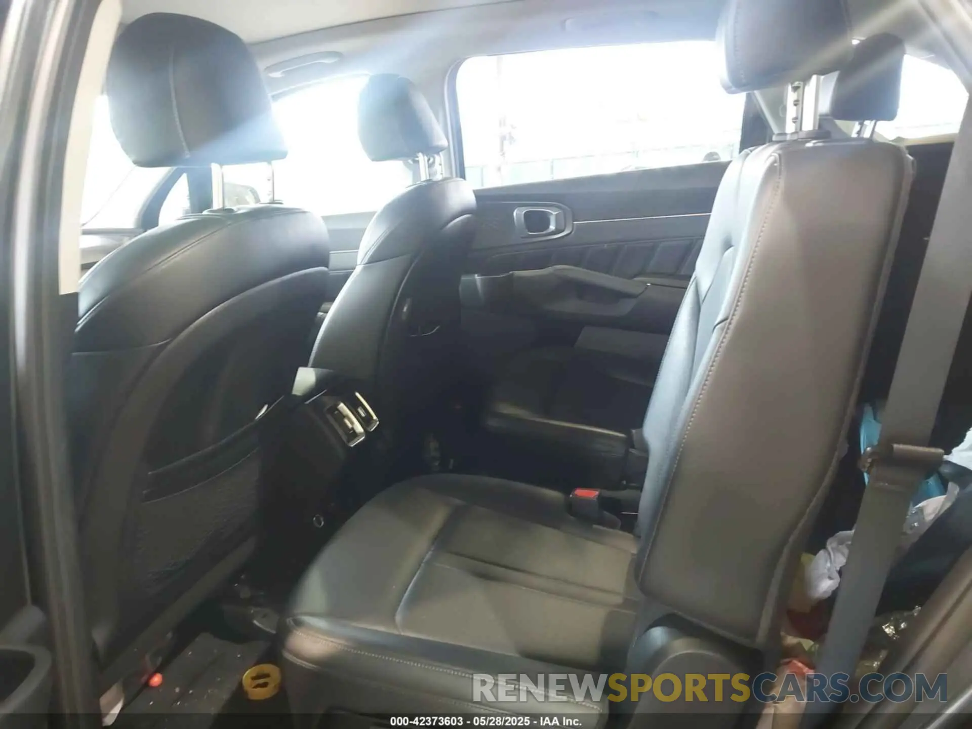 8 Фотография поврежденного автомобиля 5XYRKDLF8PG190059 KIA SORENTO 2023