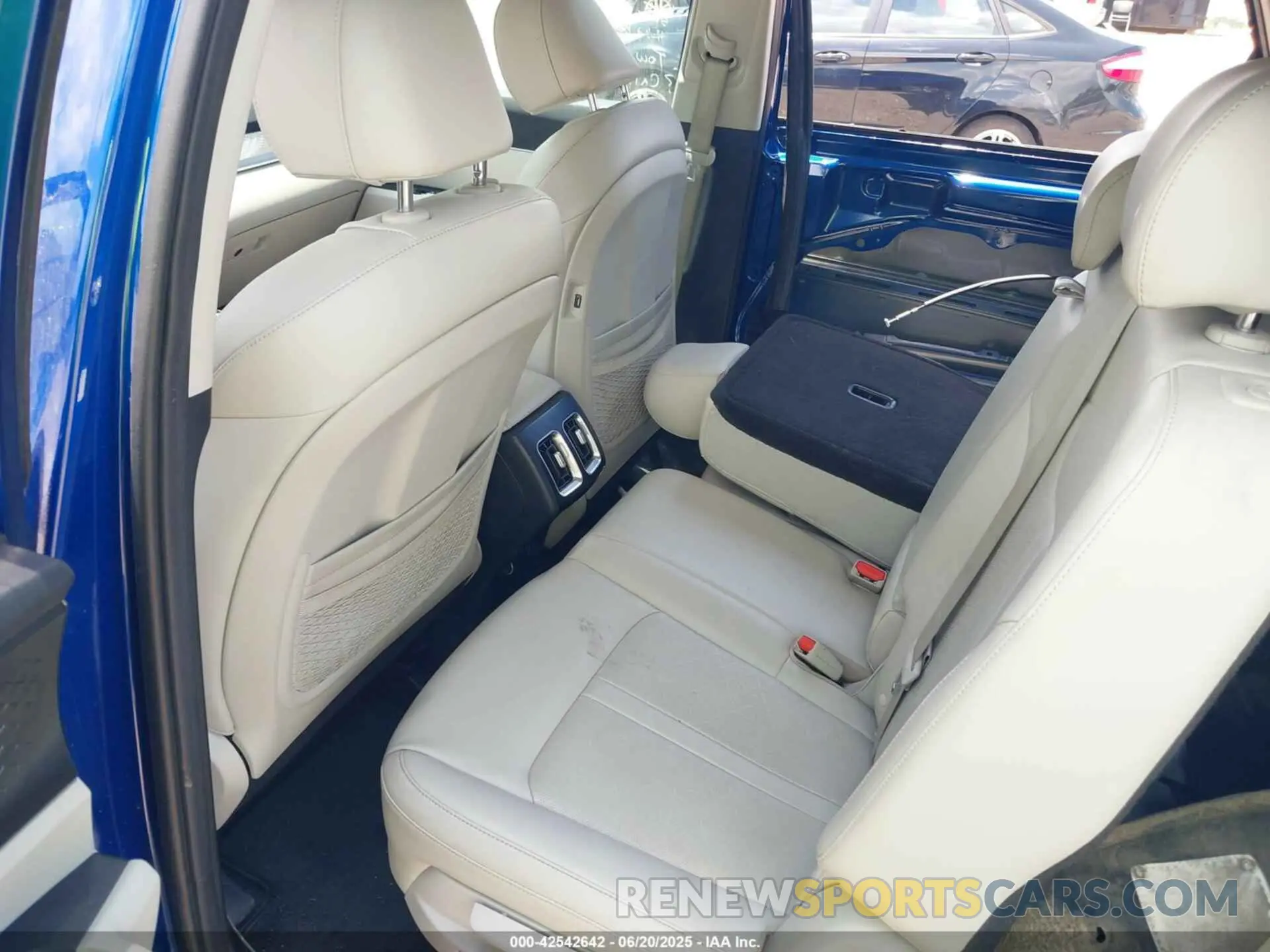 8 Фотография поврежденного автомобиля 5XYRL4LC1PG223485 KIA SORENTO 2023