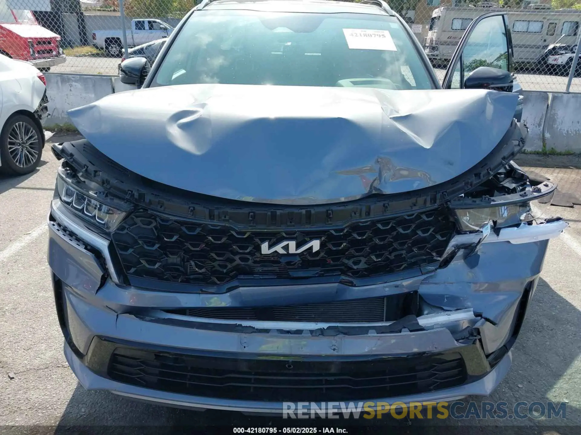 10 Photograph of a damaged car 5XYRL4LC6PG245613 KIA SORENTO 2023
