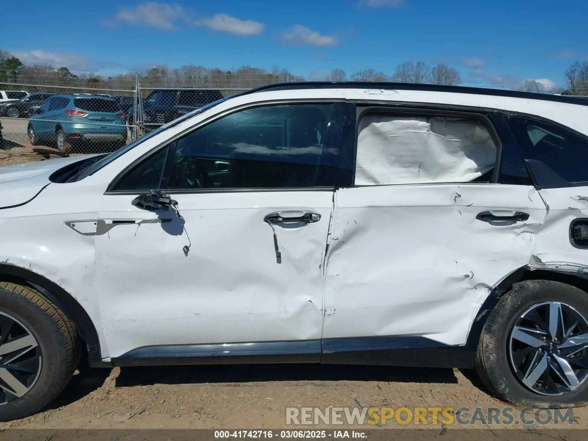 14 Photograph of a damaged car 5XYRL4LC7PG238881 KIA SORENTO 2023