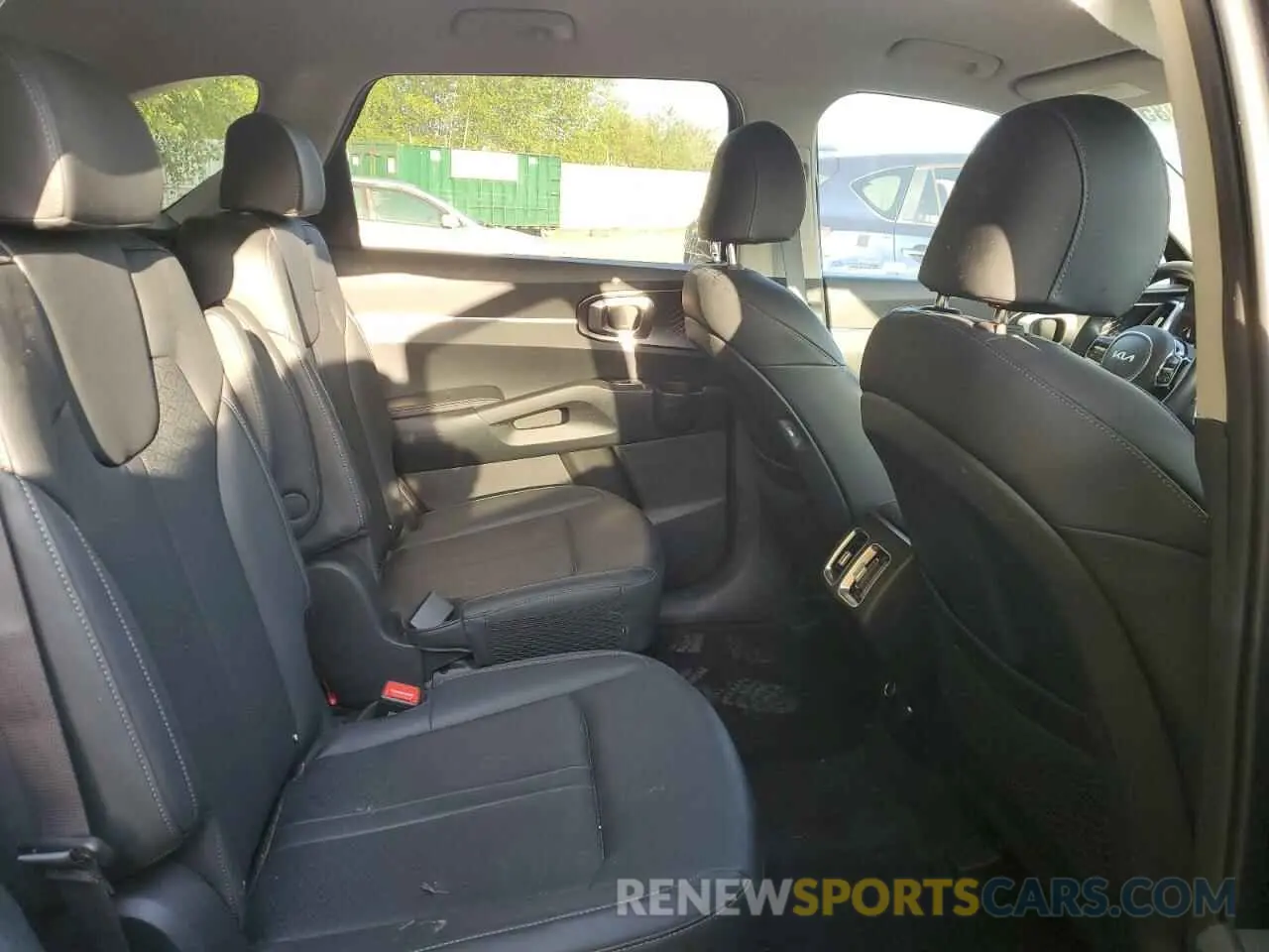 11 Photograph of a damaged car KNDRHDLGXP5187888 KIA SORENTO 2023