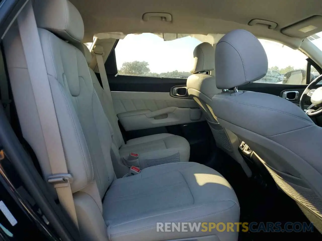 11 Photograph of a damaged car KNDRKDLG4P5163183 KIA SORENTO 2023