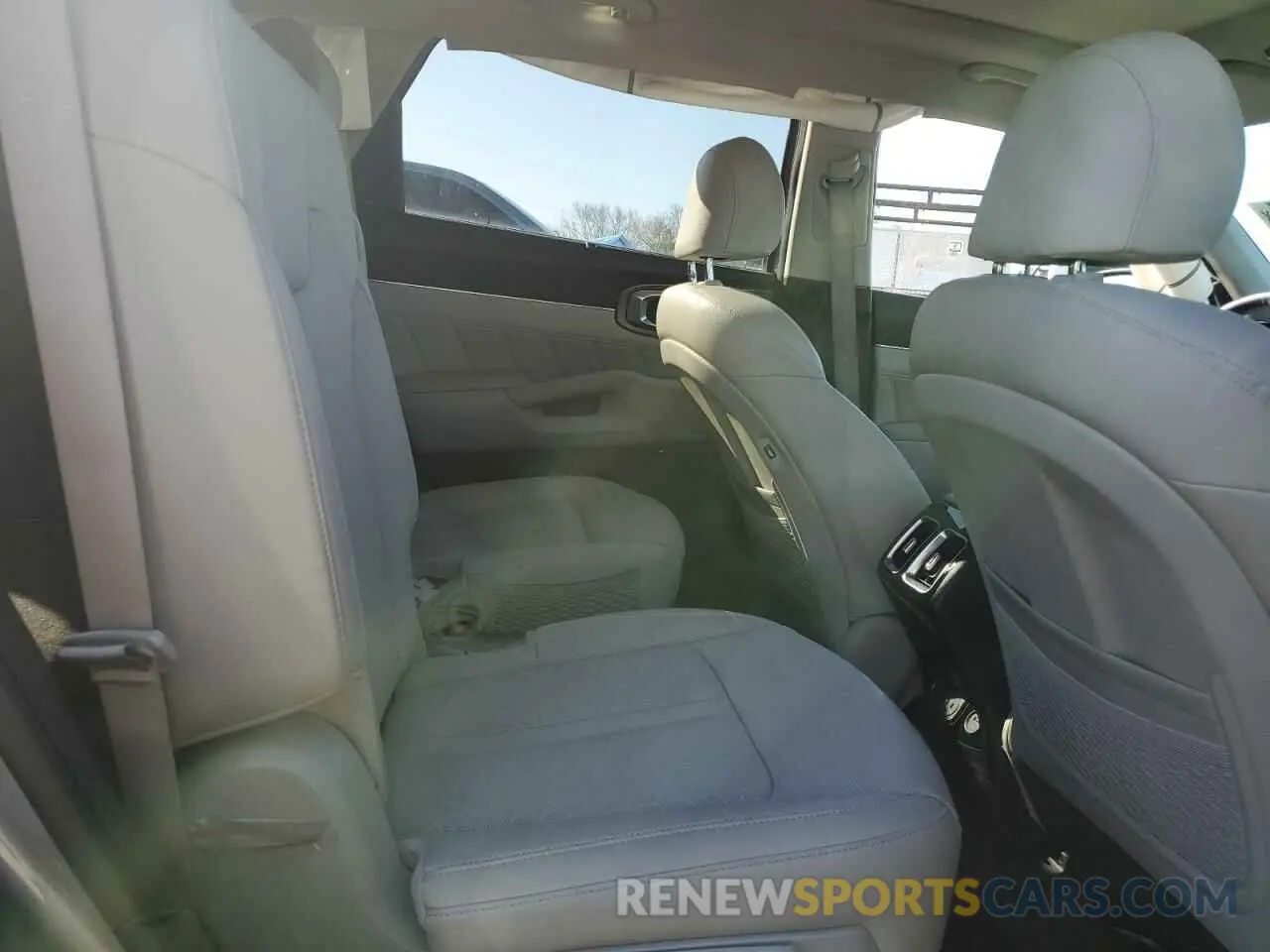 11 Photograph of a damaged car KNDRMDLG7P5139194 KIA SORENTO 2023