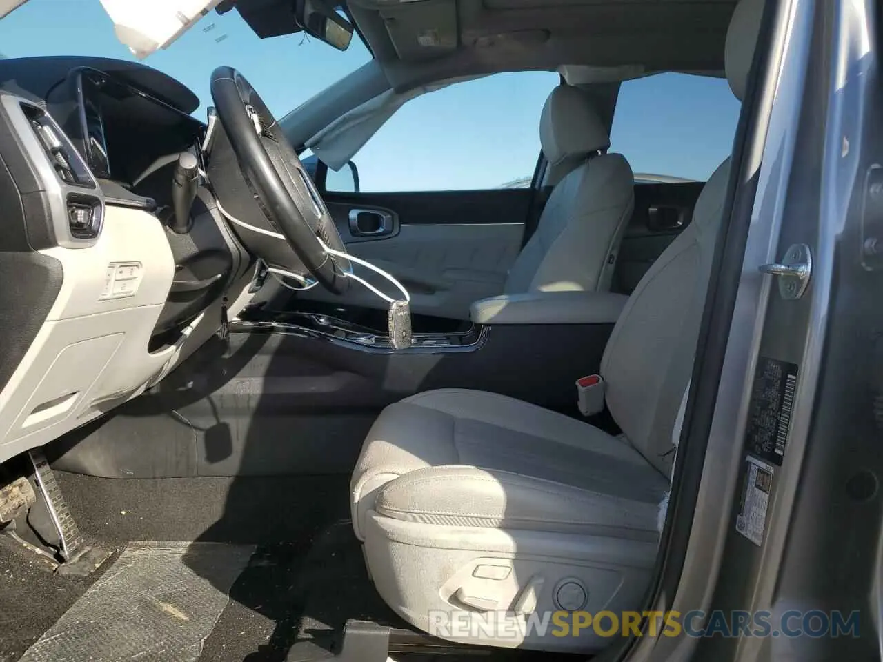 7 Photograph of a damaged car KNDRMDLG7P5139194 KIA SORENTO 2023