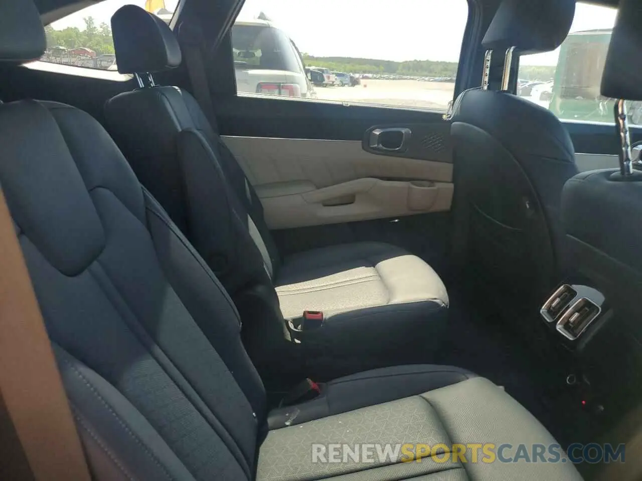 11 Photograph of a damaged car KNDRMDLH8P5210542 KIA SORENTO 2023