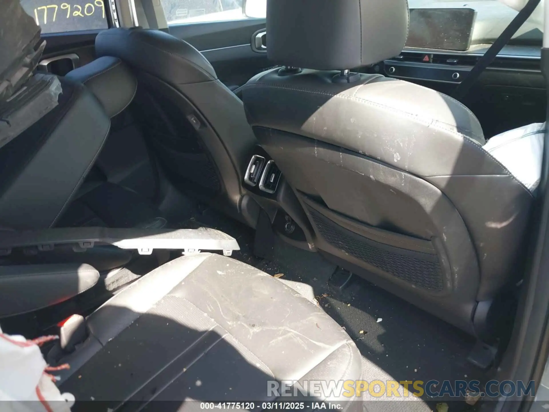 8 Photograph of a damaged car 5XYRHDJF9RG261693 KIA SORENTO 2024