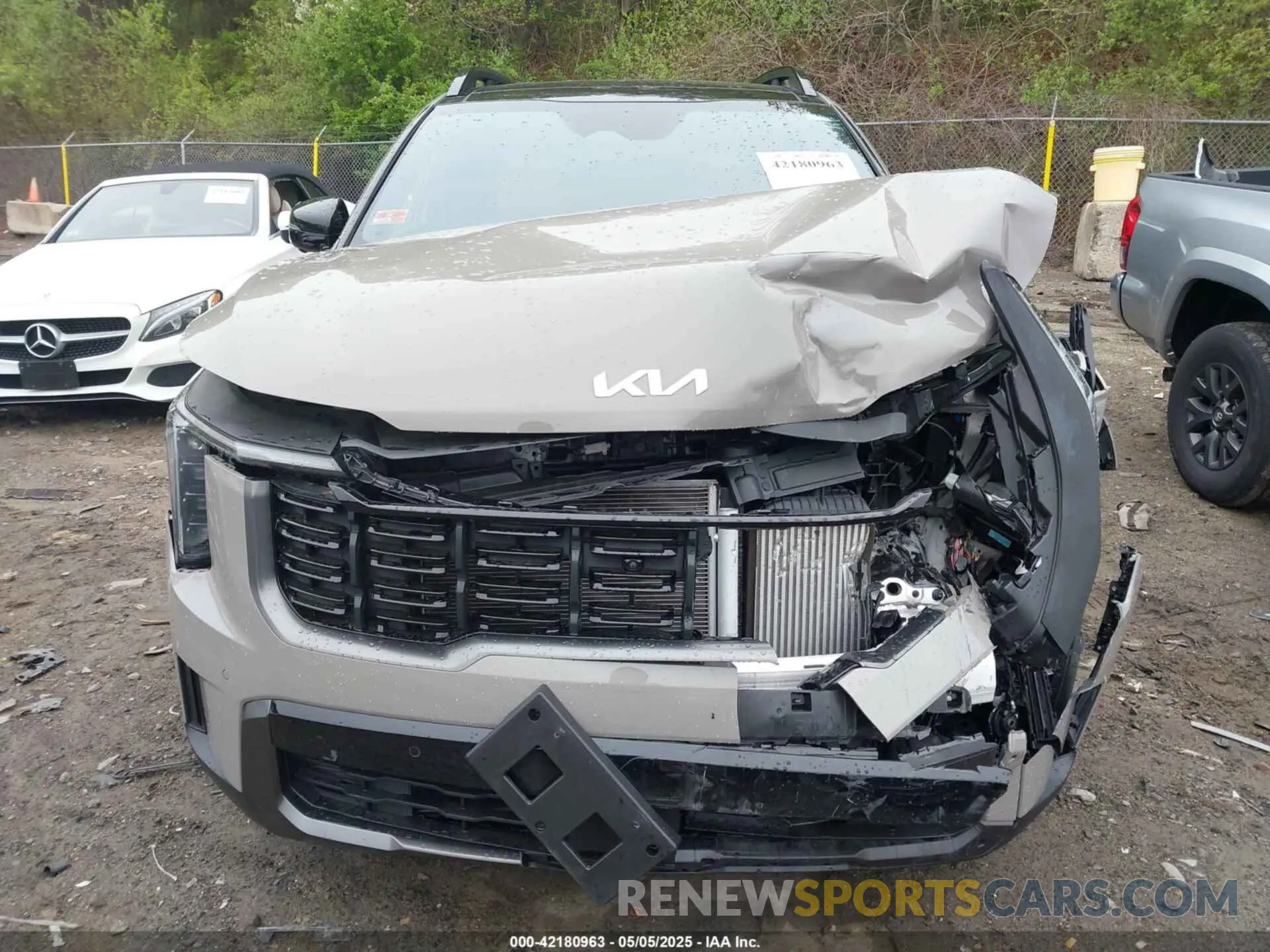 12 Photograph of a damaged car 5XYRKDJF2RG290535 KIA SORENTO 2024