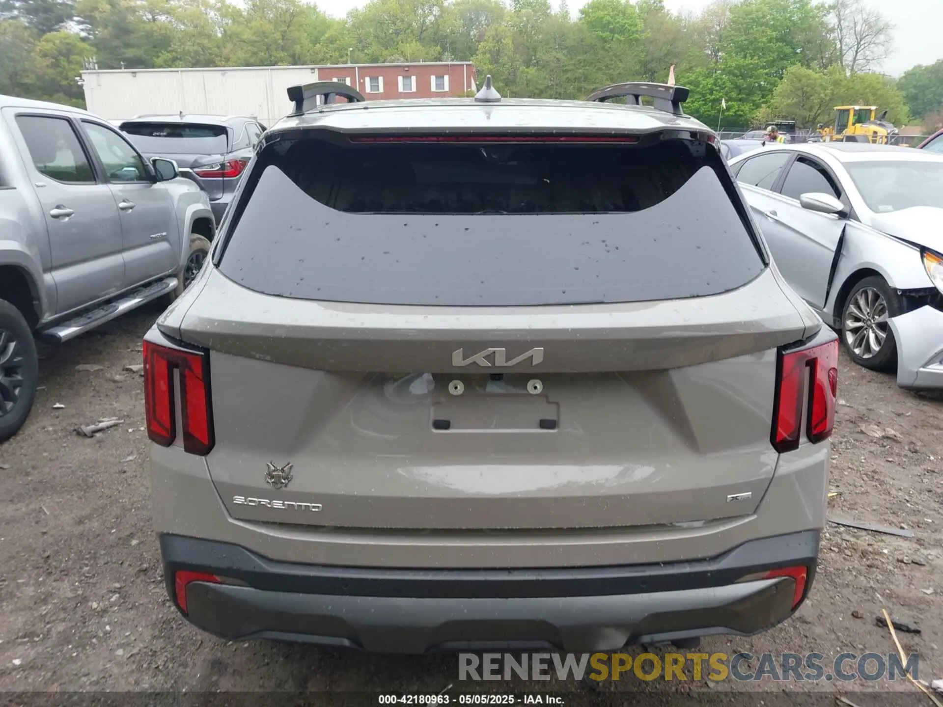 16 Photograph of a damaged car 5XYRKDJF2RG290535 KIA SORENTO 2024