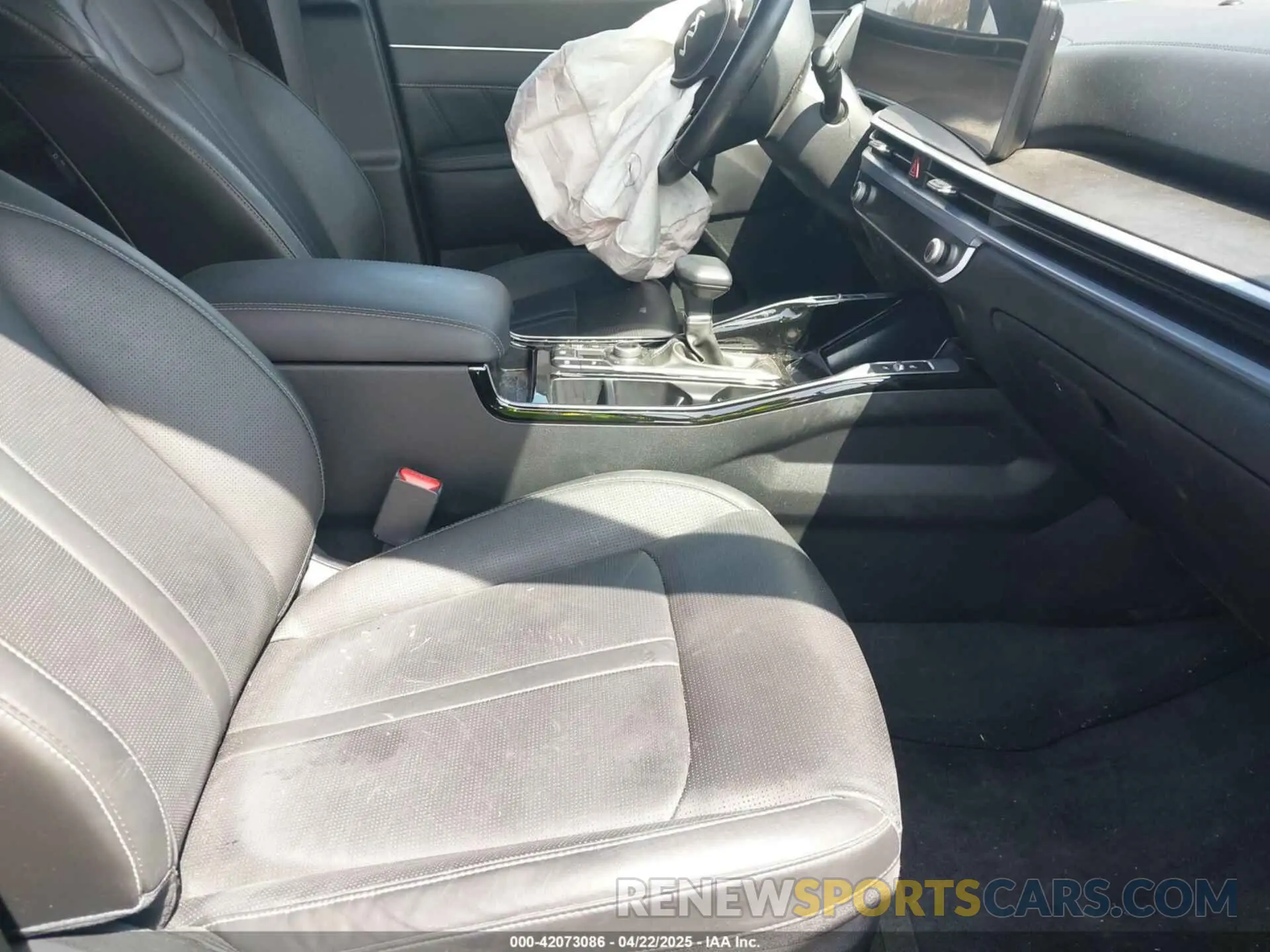 5 Photograph of a damaged car 5XYRKDJF3RG263361 KIA SORENTO 2024