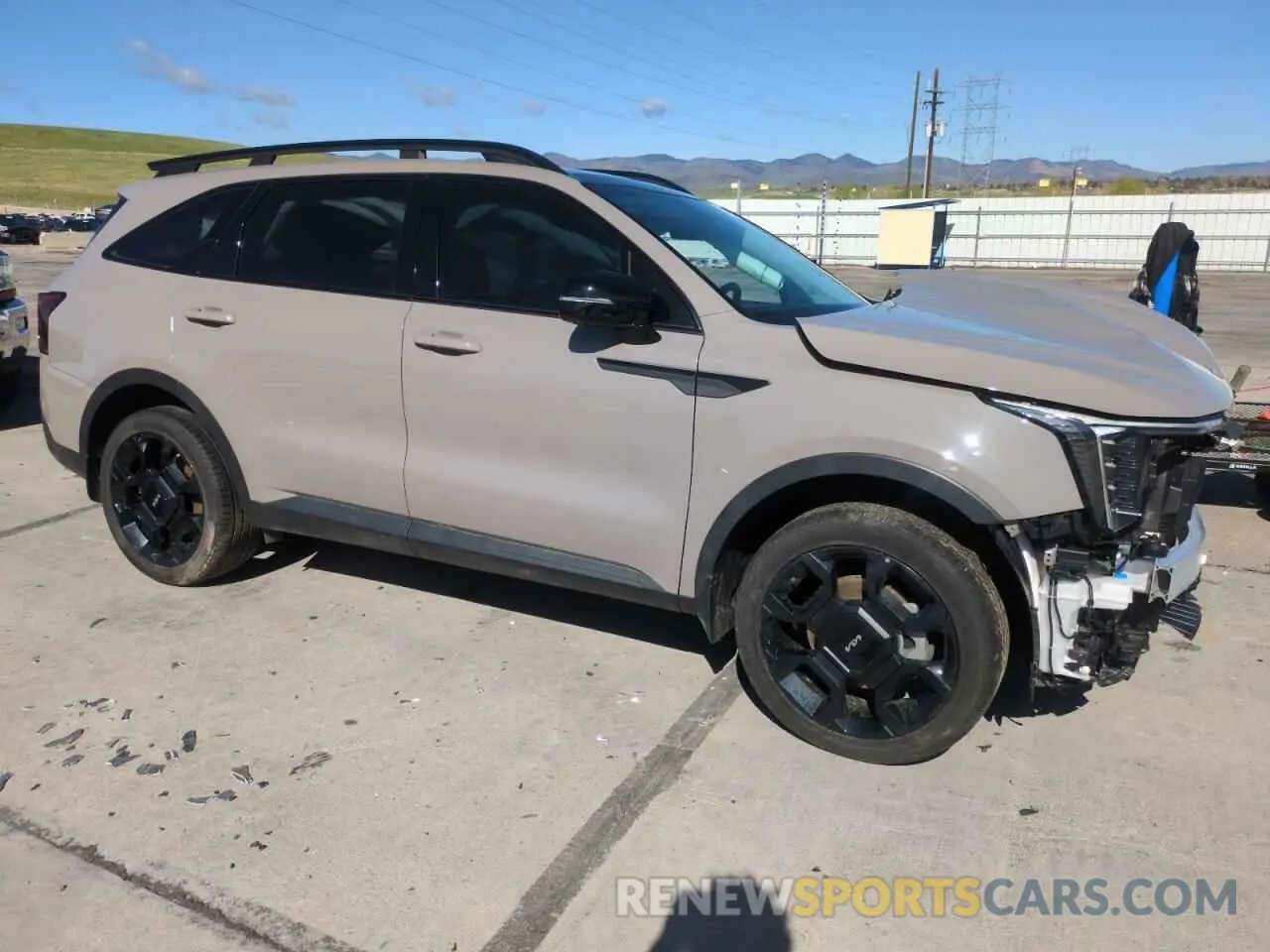 4 Photograph of a damaged car 5XYRKDJF7RG305319 KIA SORENTO 2024