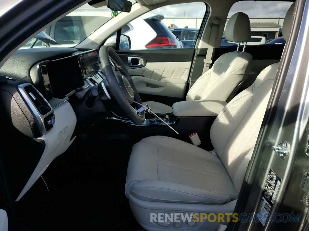 7 Photograph of a damaged car KNDRMDLH6R5236429 KIA SORENTO 2024