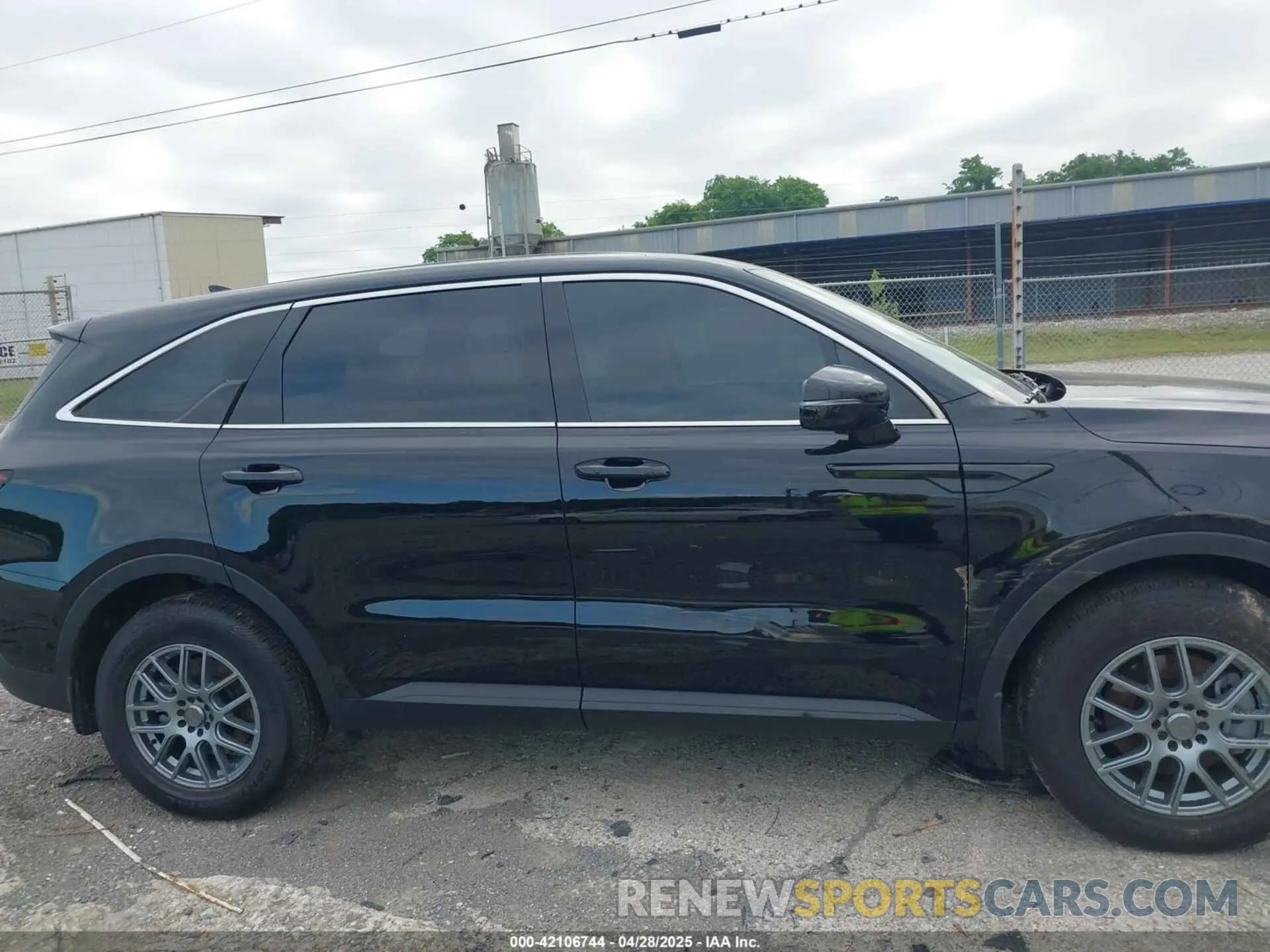 13 Photograph of a damaged car 5XYRG4JC5SG327607 KIA SORENTO 2025