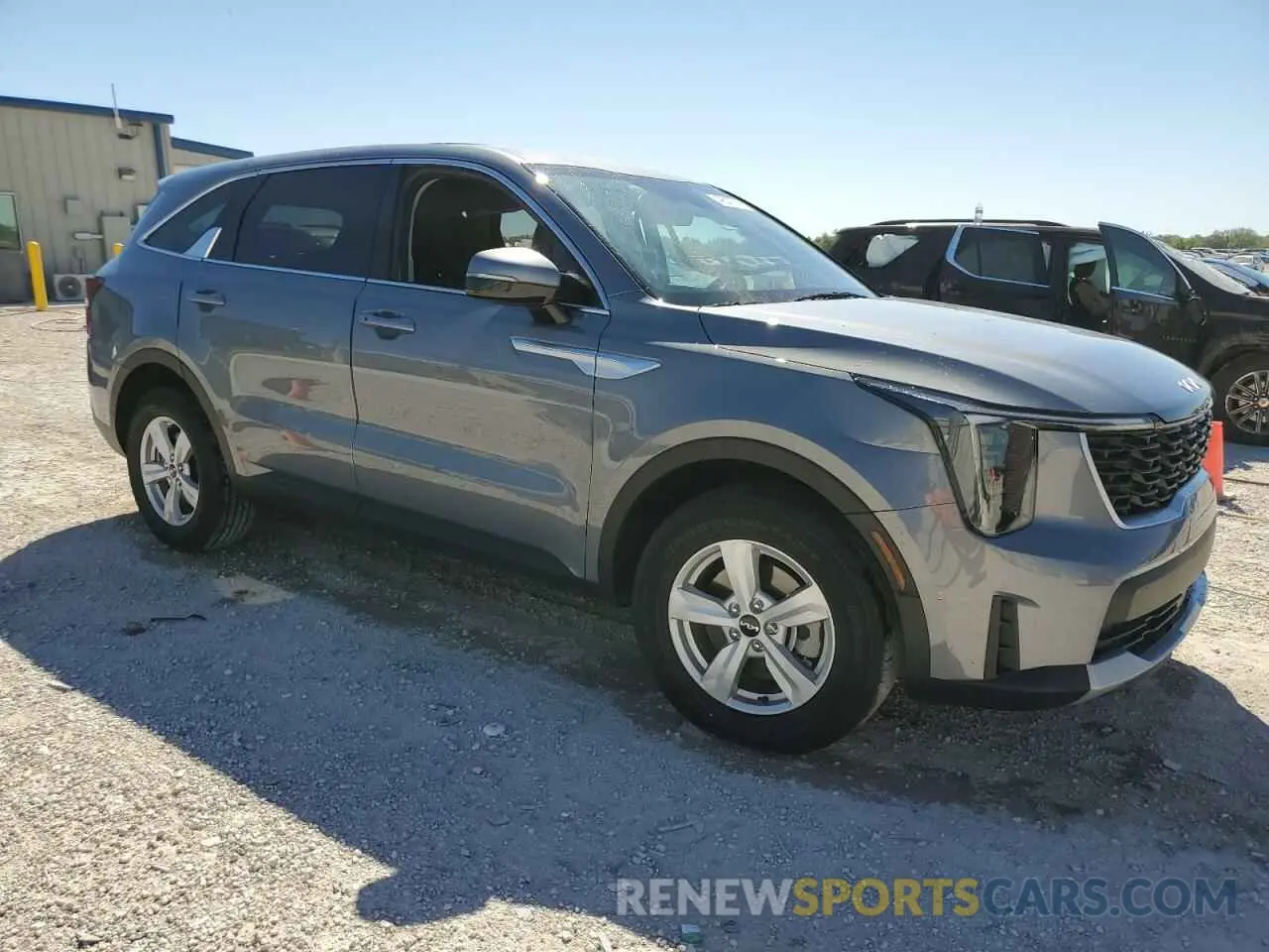 4 Photograph of a damaged car 5XYRG4JCXSG311712 KIA SORENTO 2025