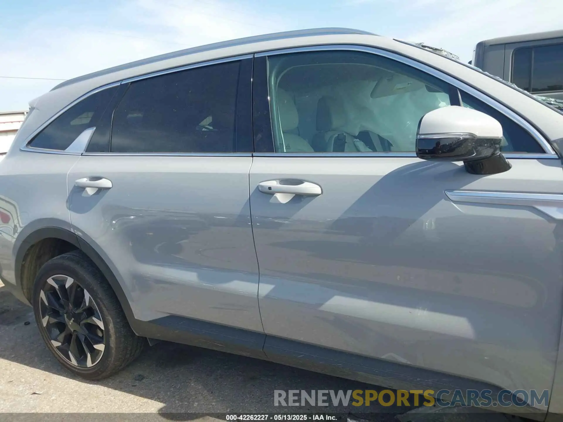 13 Photograph of a damaged car 5XYRH4JF3SG324230 KIA SORENTO 2025