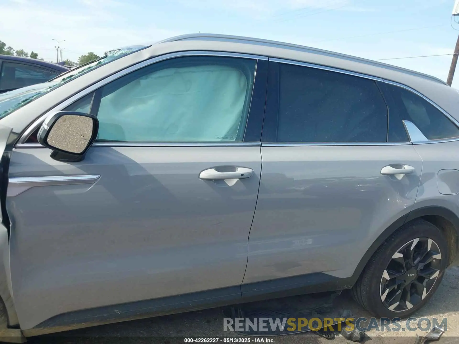 14 Photograph of a damaged car 5XYRH4JF3SG324230 KIA SORENTO 2025