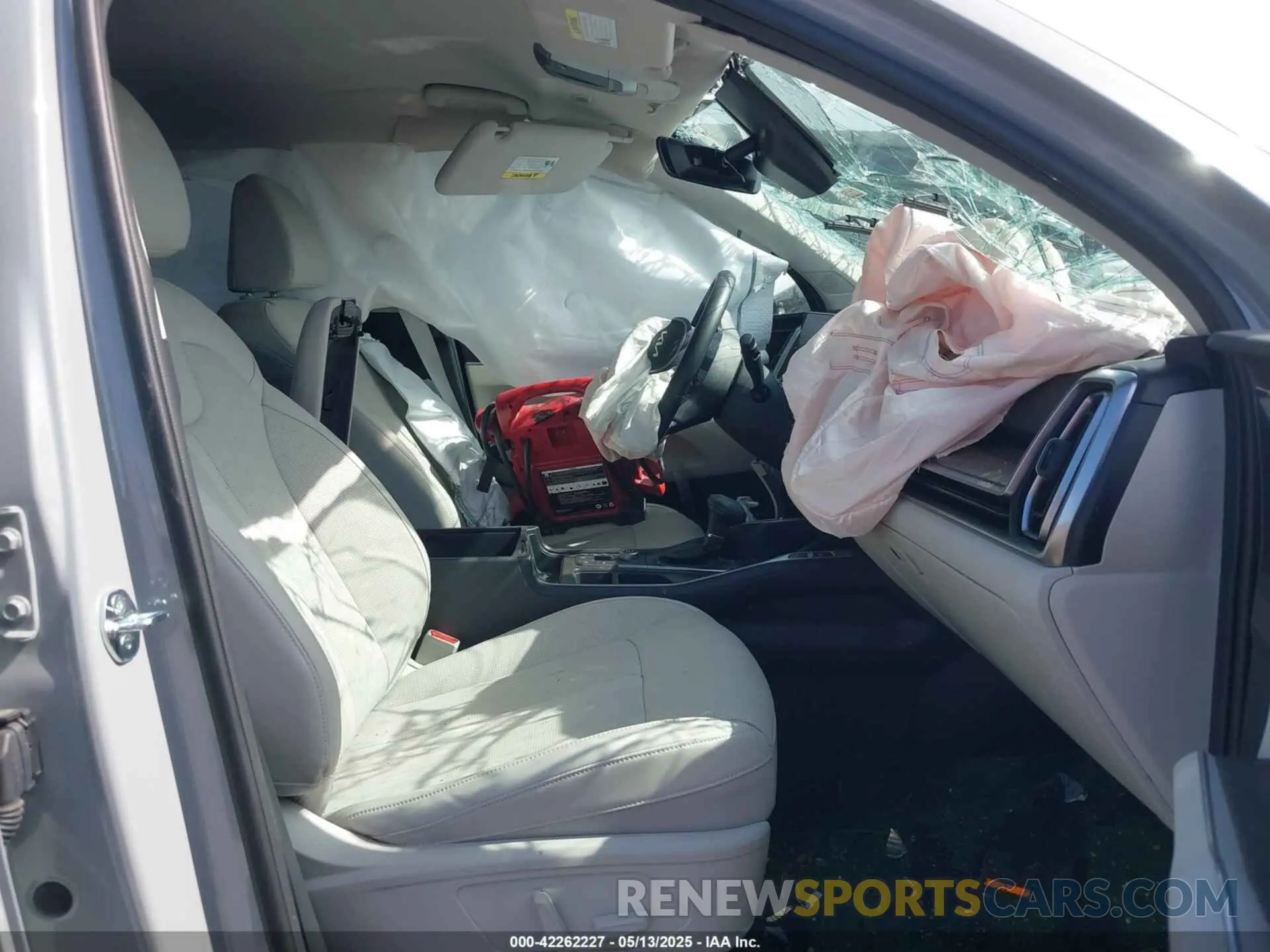 5 Photograph of a damaged car 5XYRH4JF3SG324230 KIA SORENTO 2025