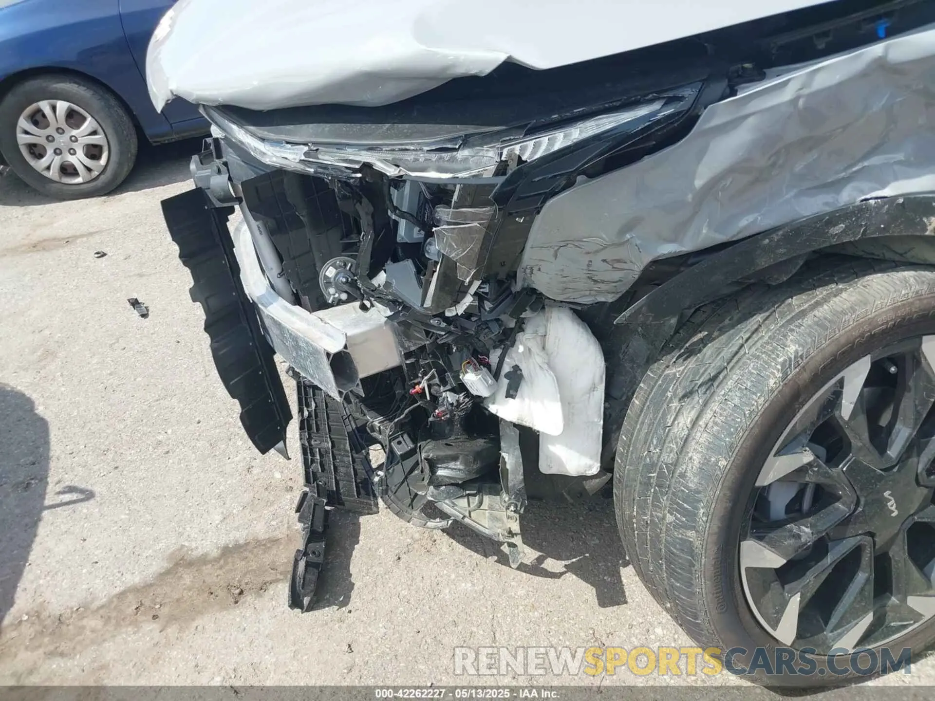 6 Photograph of a damaged car 5XYRH4JF3SG324230 KIA SORENTO 2025