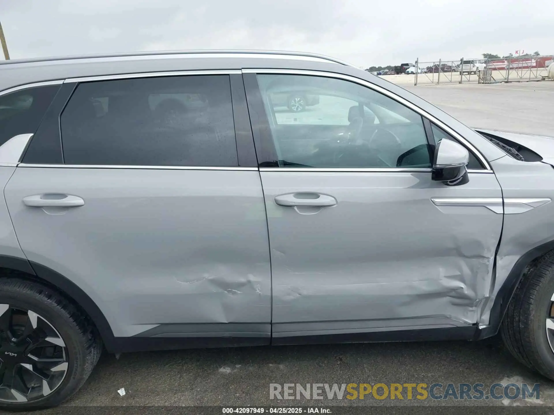13 Photograph of a damaged car 5XYRK4JF5SG309763 KIA SORENTO 2025