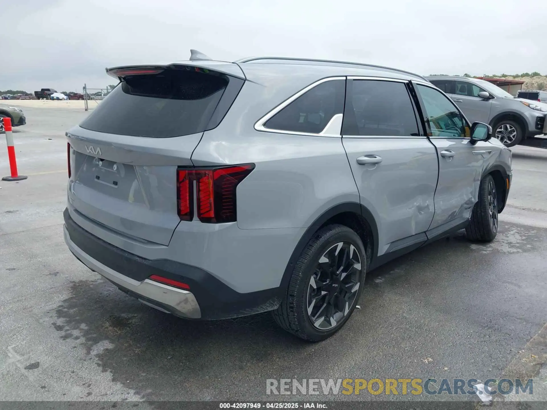 4 Photograph of a damaged car 5XYRK4JF5SG309763 KIA SORENTO 2025