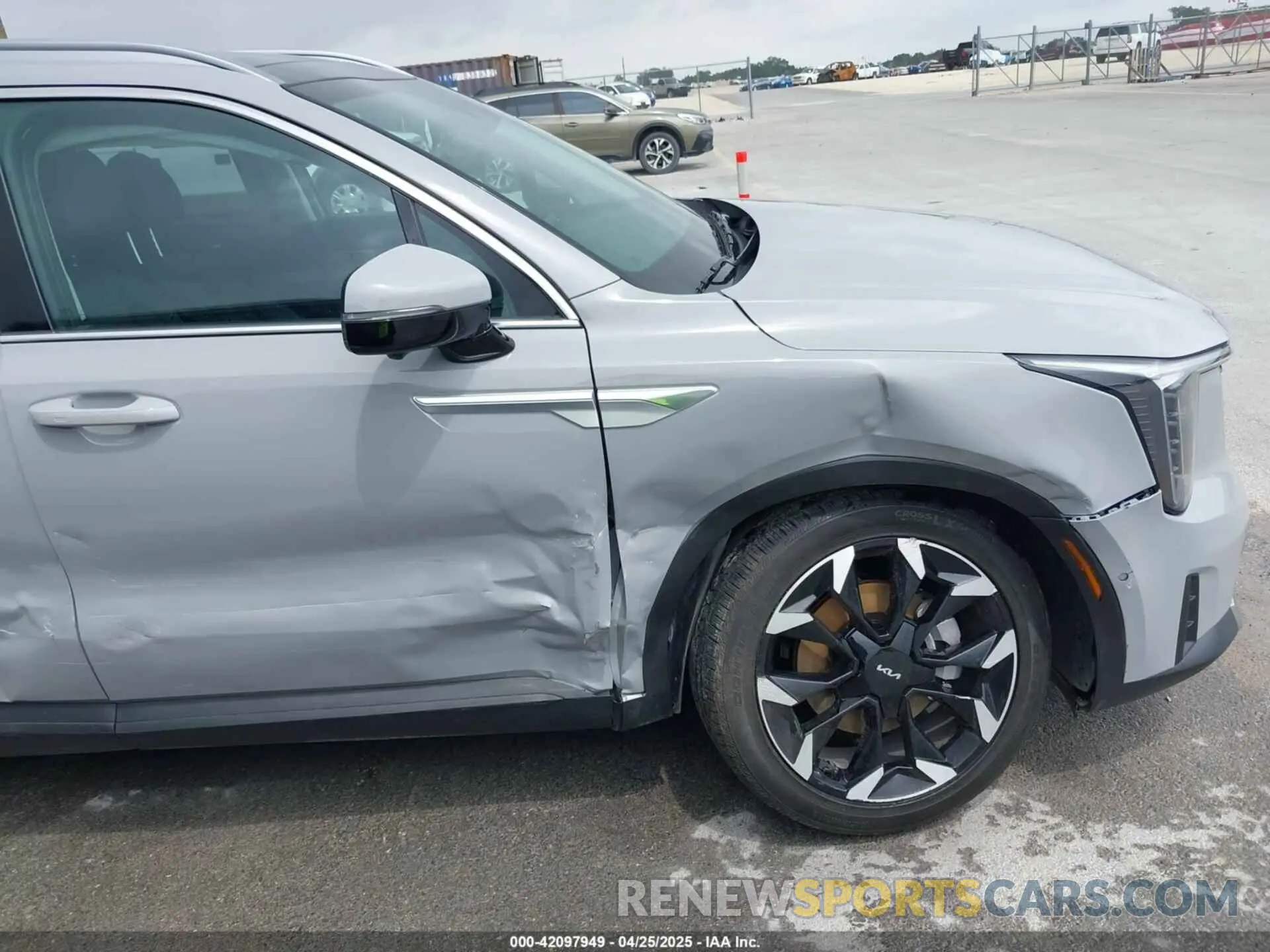 6 Photograph of a damaged car 5XYRK4JF5SG309763 KIA SORENTO 2025