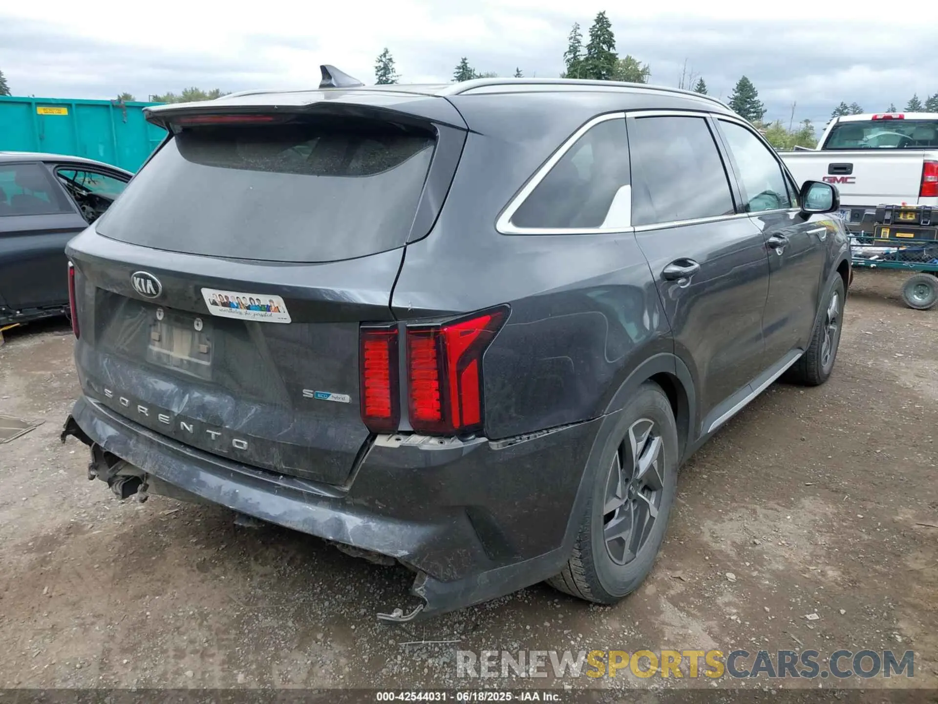 4 Photograph of a damaged car KNDRG4LG0M5036878 KIA SORENTO HYBRID 2021