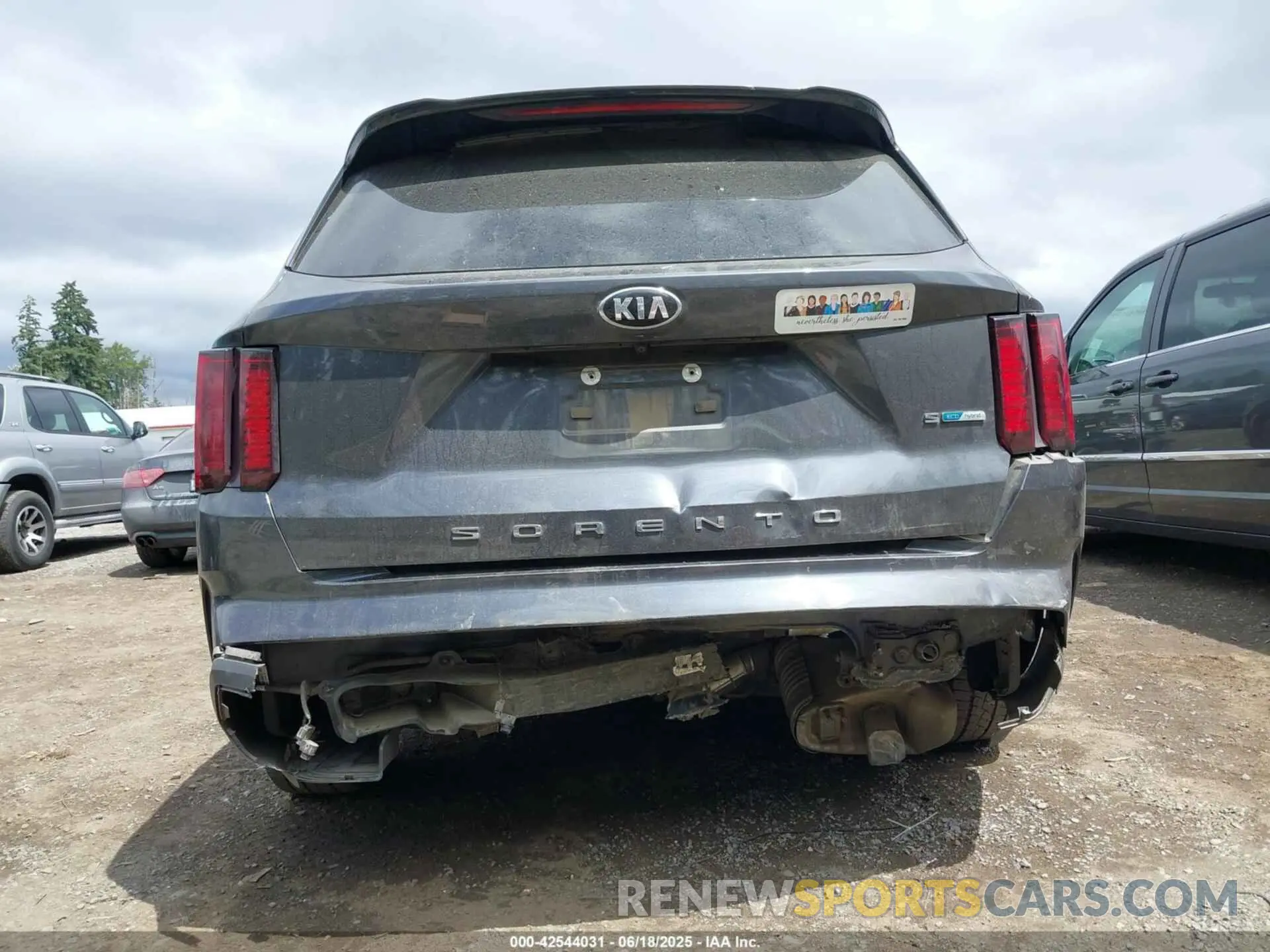 6 Photograph of a damaged car KNDRG4LG0M5036878 KIA SORENTO HYBRID 2021
