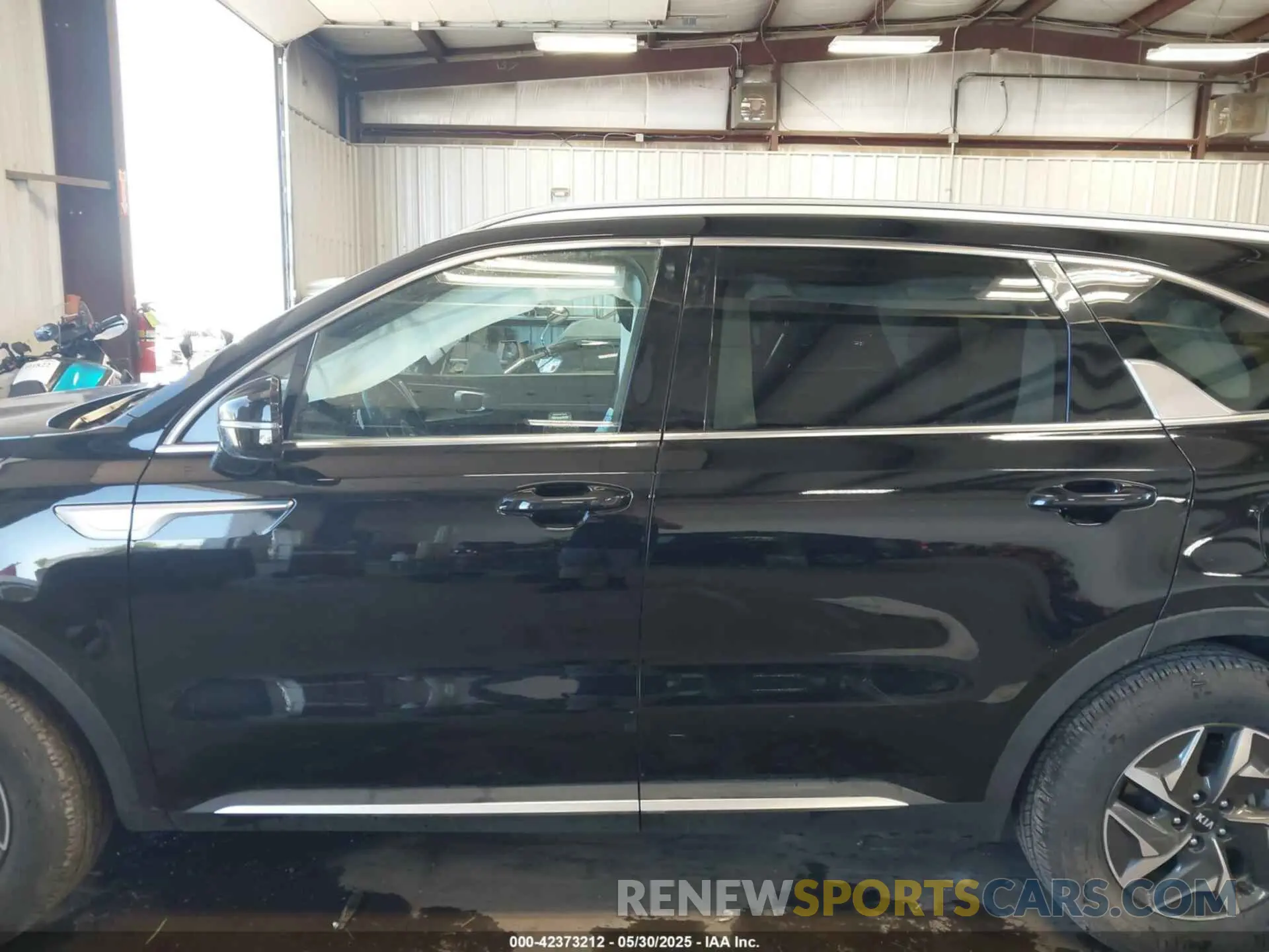 14 Photograph of a damaged car KNDRH4LG3M5018873 KIA SORENTO HYBRID 2021