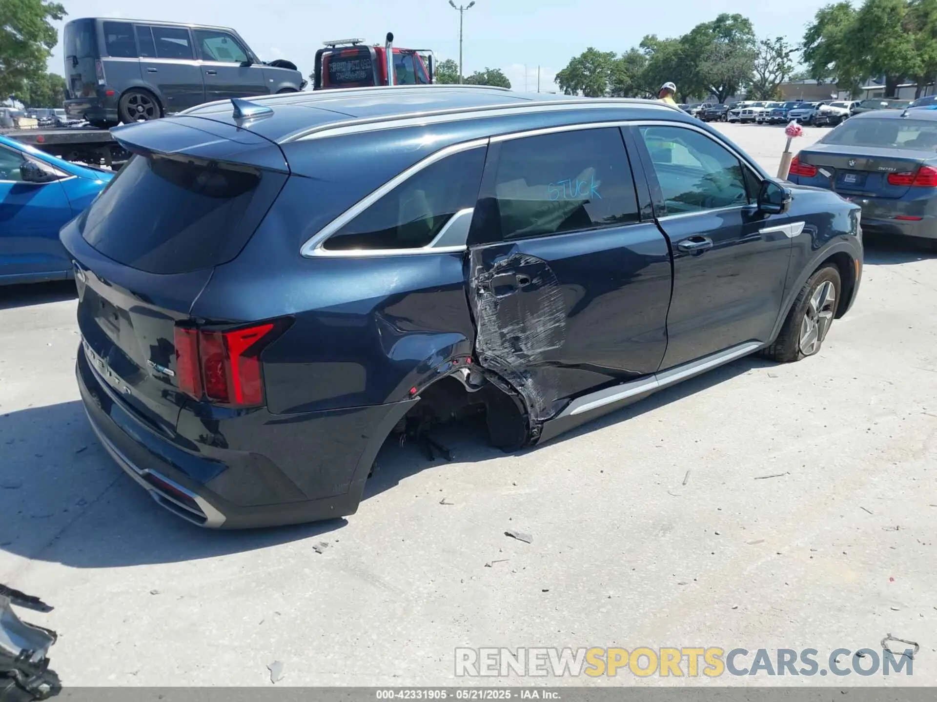 4 Photograph of a damaged car KNDRH4LG3M5024463 KIA SORENTO HYBRID 2021